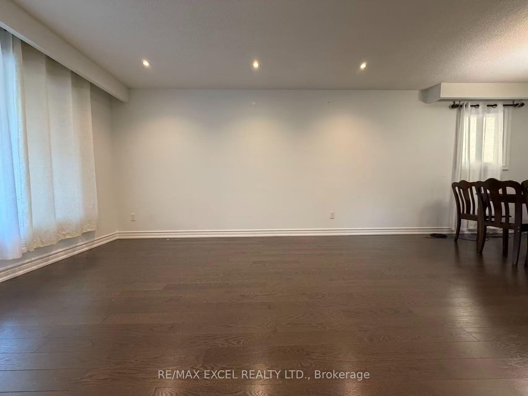 Photo 7 of Unit Upper, 4 Lawnmere Crescent, Scarborough, Agincourt South-Malvern West — HOMEH