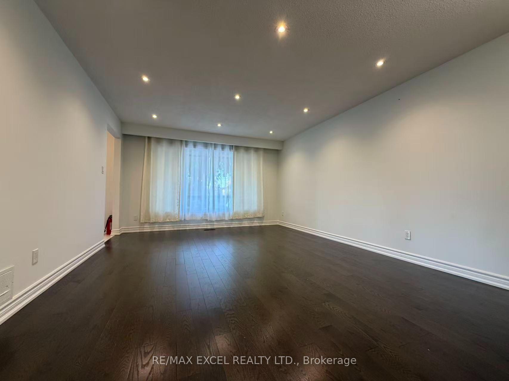 Photo 8 of Unit Upper, 4 Lawnmere Crescent, Scarborough, Agincourt South-Malvern West — HOMEH