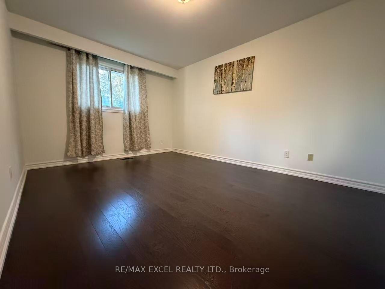 Photo 11 of Unit Upper, 4 Lawnmere Crescent, Scarborough, Agincourt South-Malvern West — HOMEH