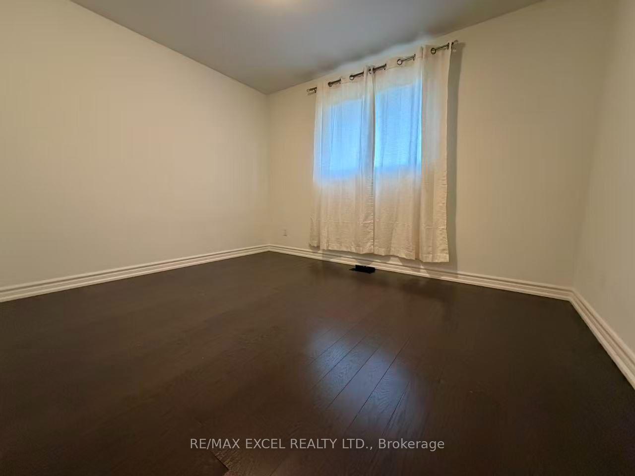 Photo 13 of Unit Upper, 4 Lawnmere Crescent, Scarborough, Agincourt South-Malvern West — HOMEH