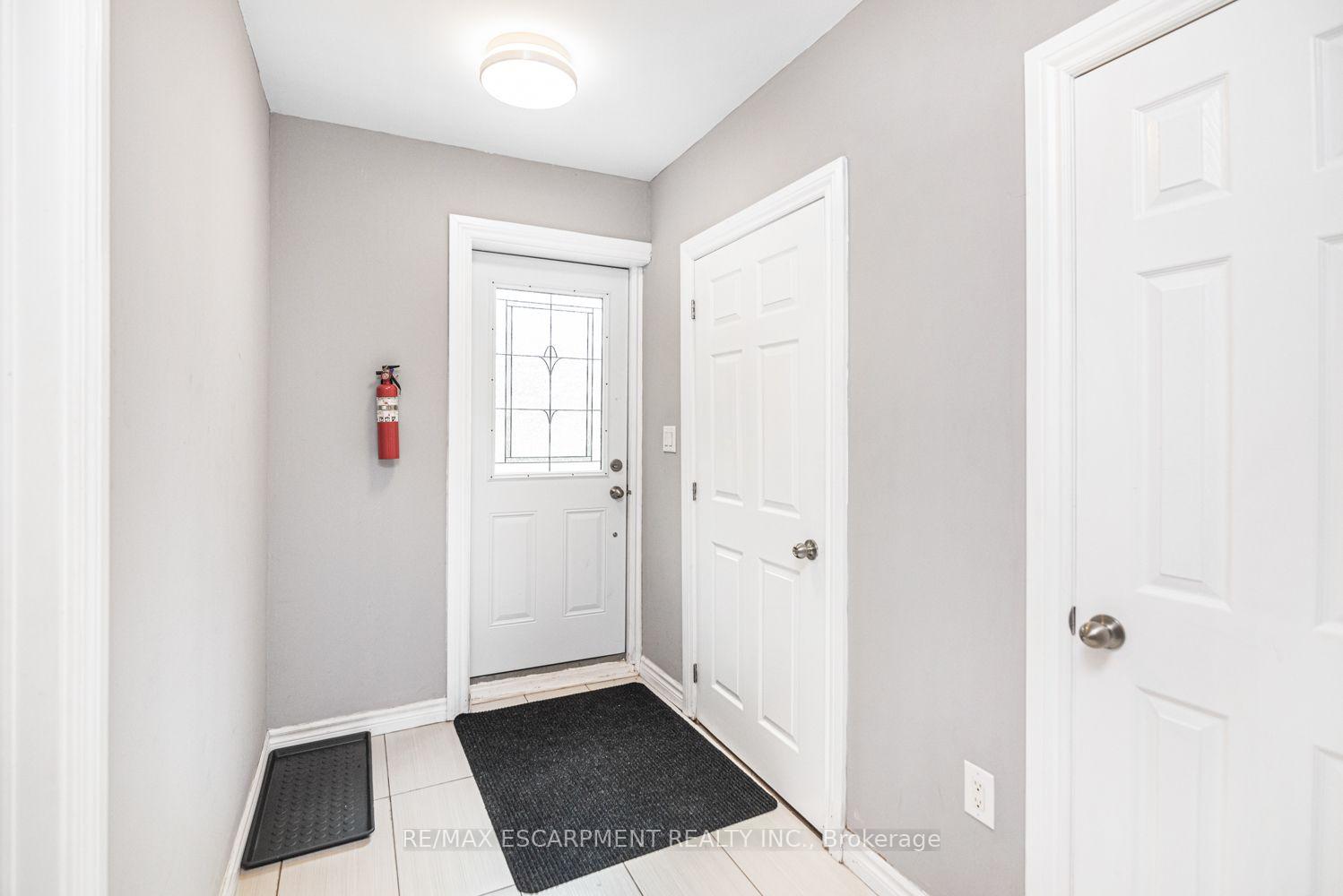 Photo 3 of Unit B, 70 Palace Street, Brantford, Downtown Core — HOMEH