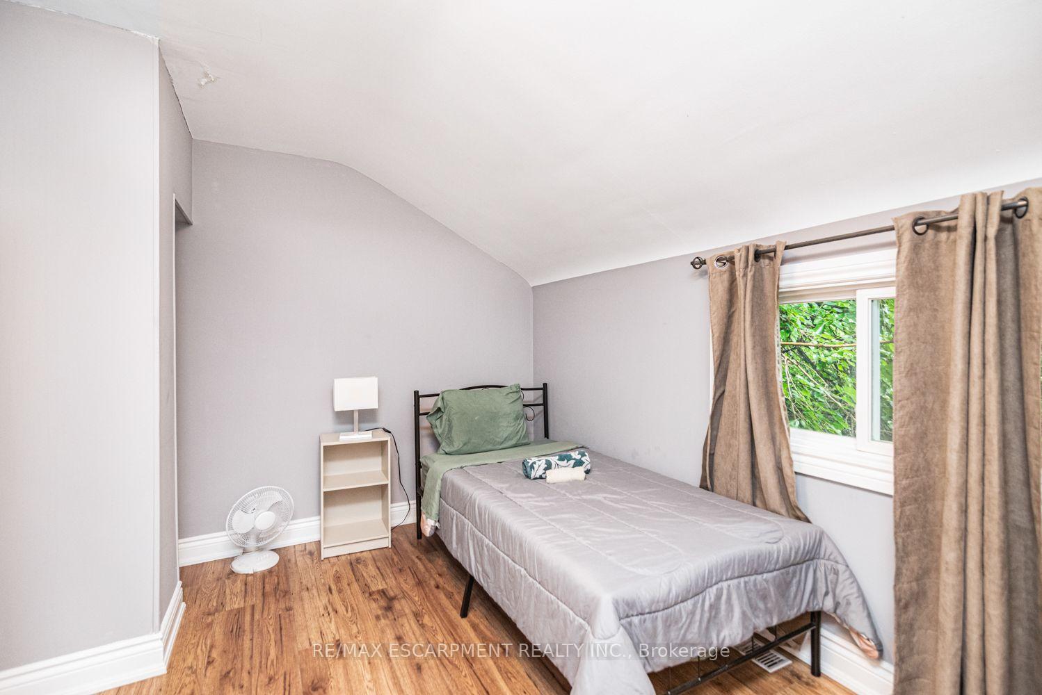Photo 10 of Unit B, 70 Palace Street, Brantford, Downtown Core — HOMEH