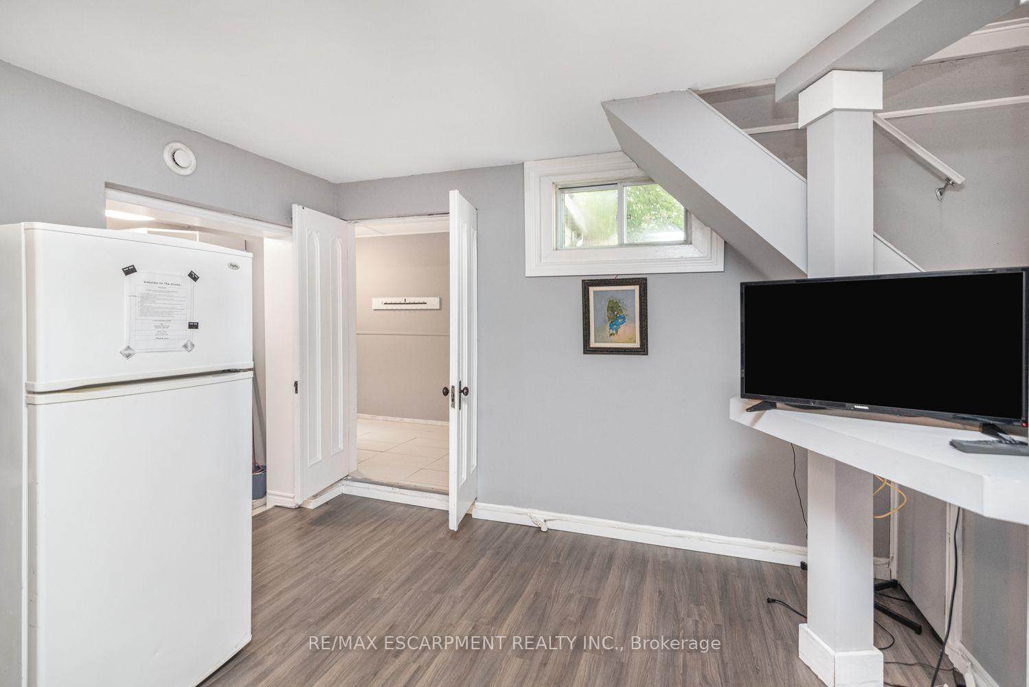 Photo 14 of Unit B, 70 Palace Street, Brantford, Downtown Core — HOMEH