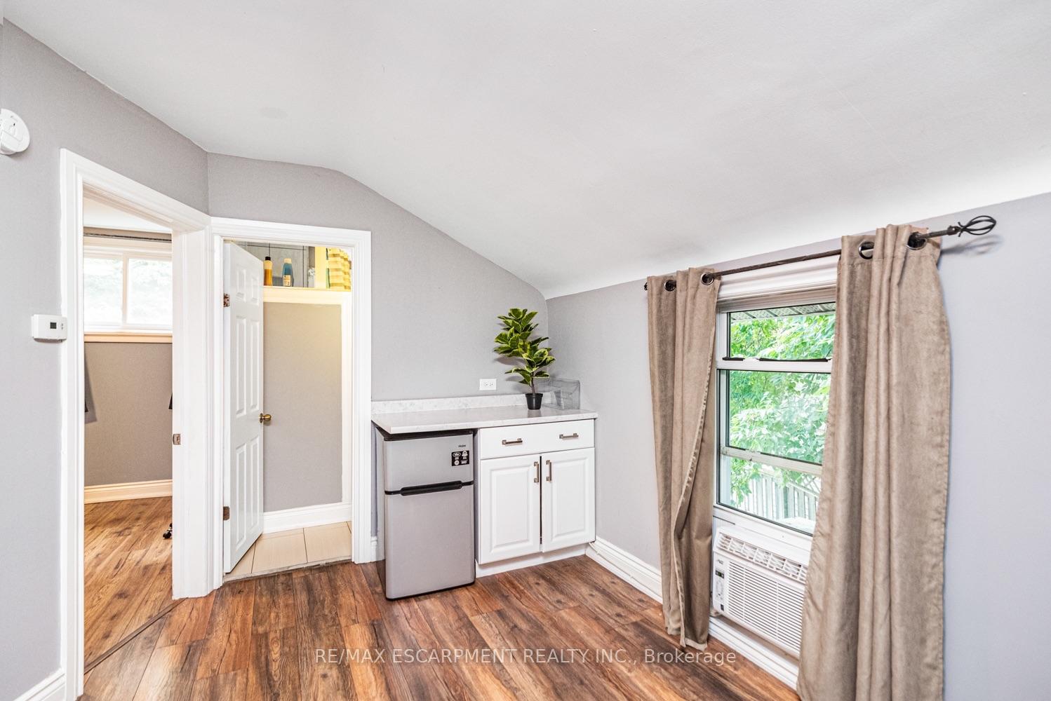 Photo 32 of Unit B, 70 Palace Street, Brantford, Downtown Core — HOMEH