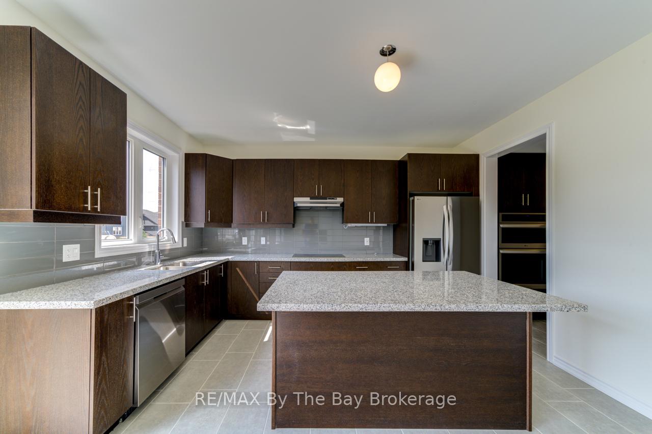 Photo 8 of 174 Mapleside Drive, Wasaga Beach — HOMEH