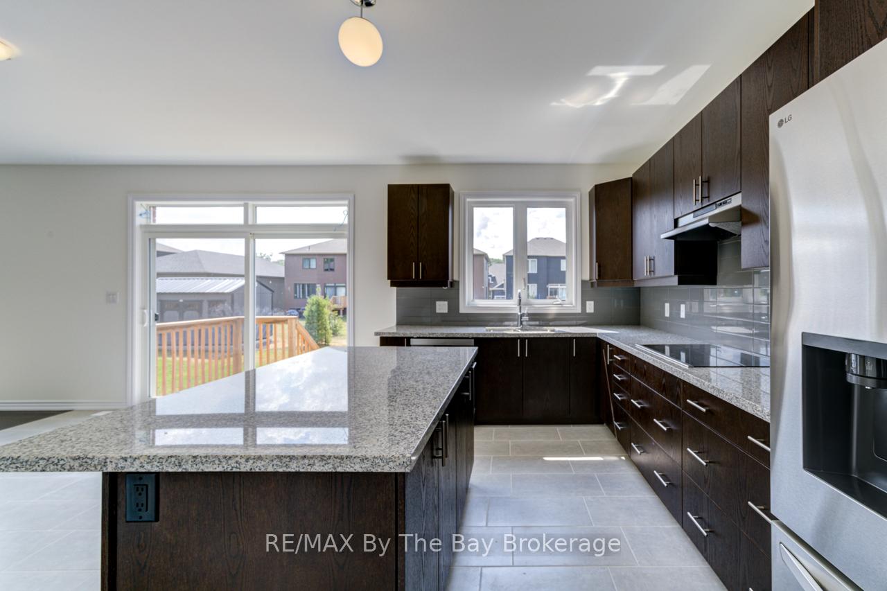 Photo 10 of 174 Mapleside Drive, Wasaga Beach — HOMEH