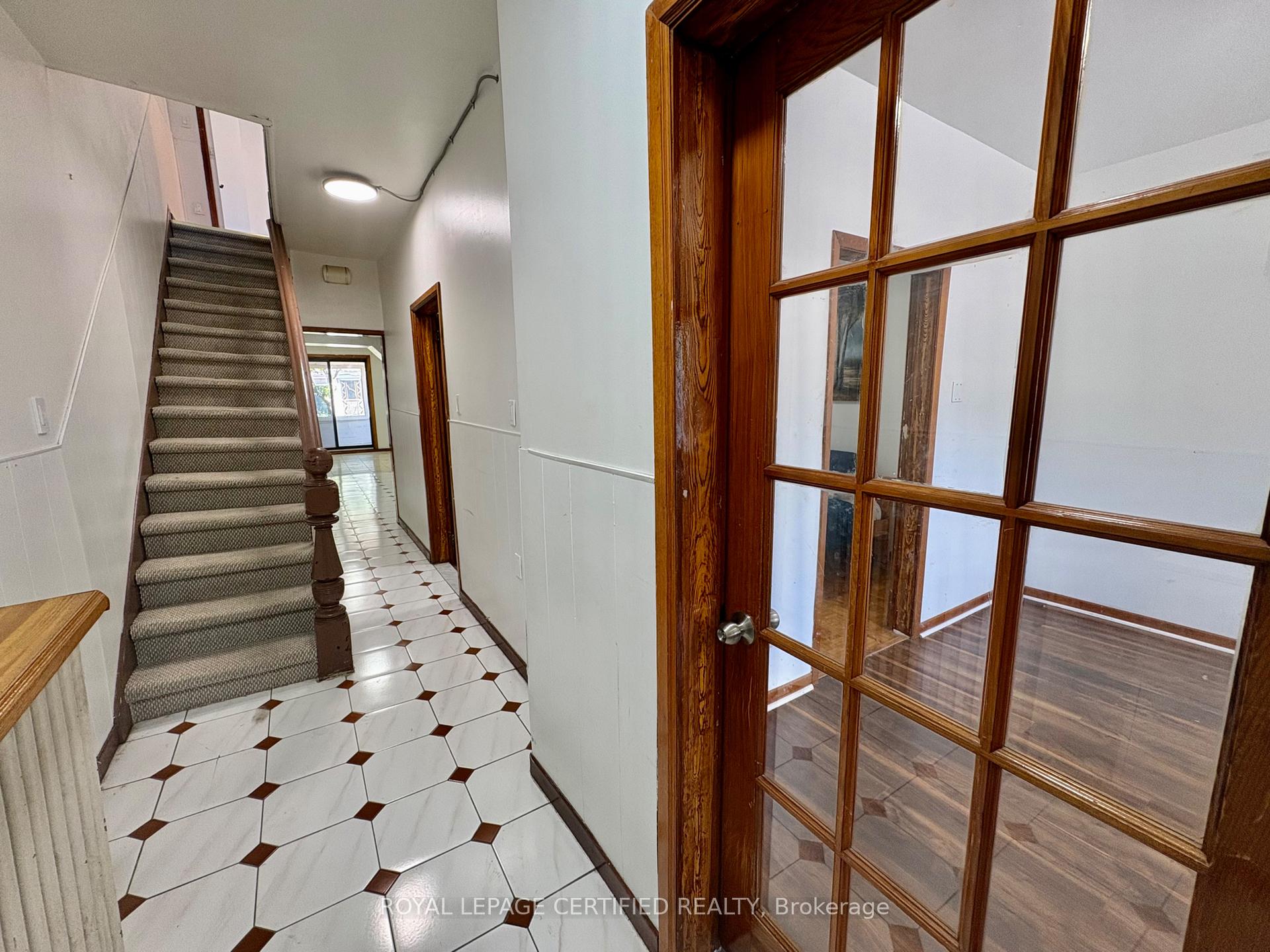 Photo 4 of 36 Mitchell Avenue, Toronto, Niagara — HOMEH