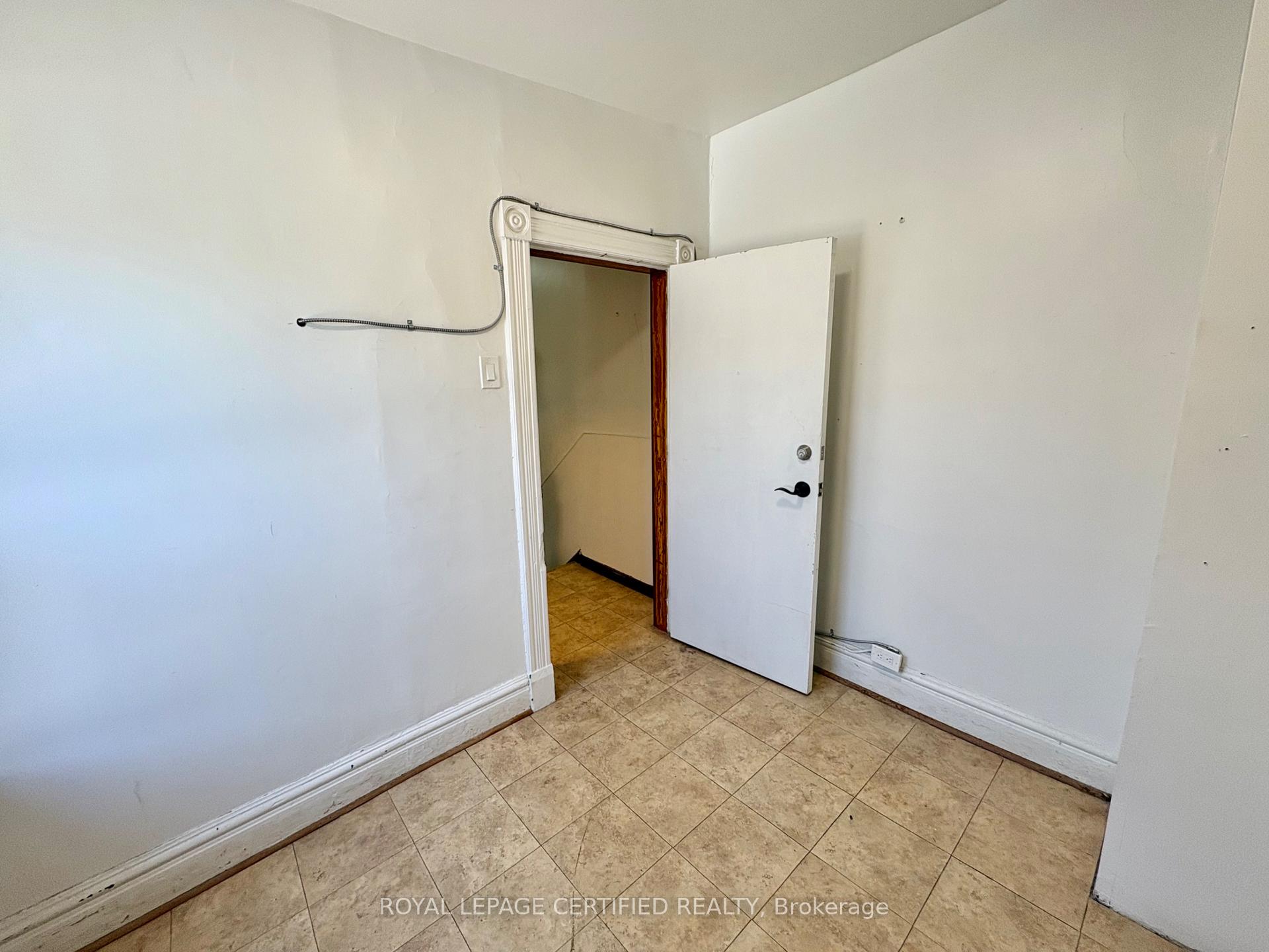 Photo 20 of 36 Mitchell Avenue, Toronto, Niagara — HOMEH