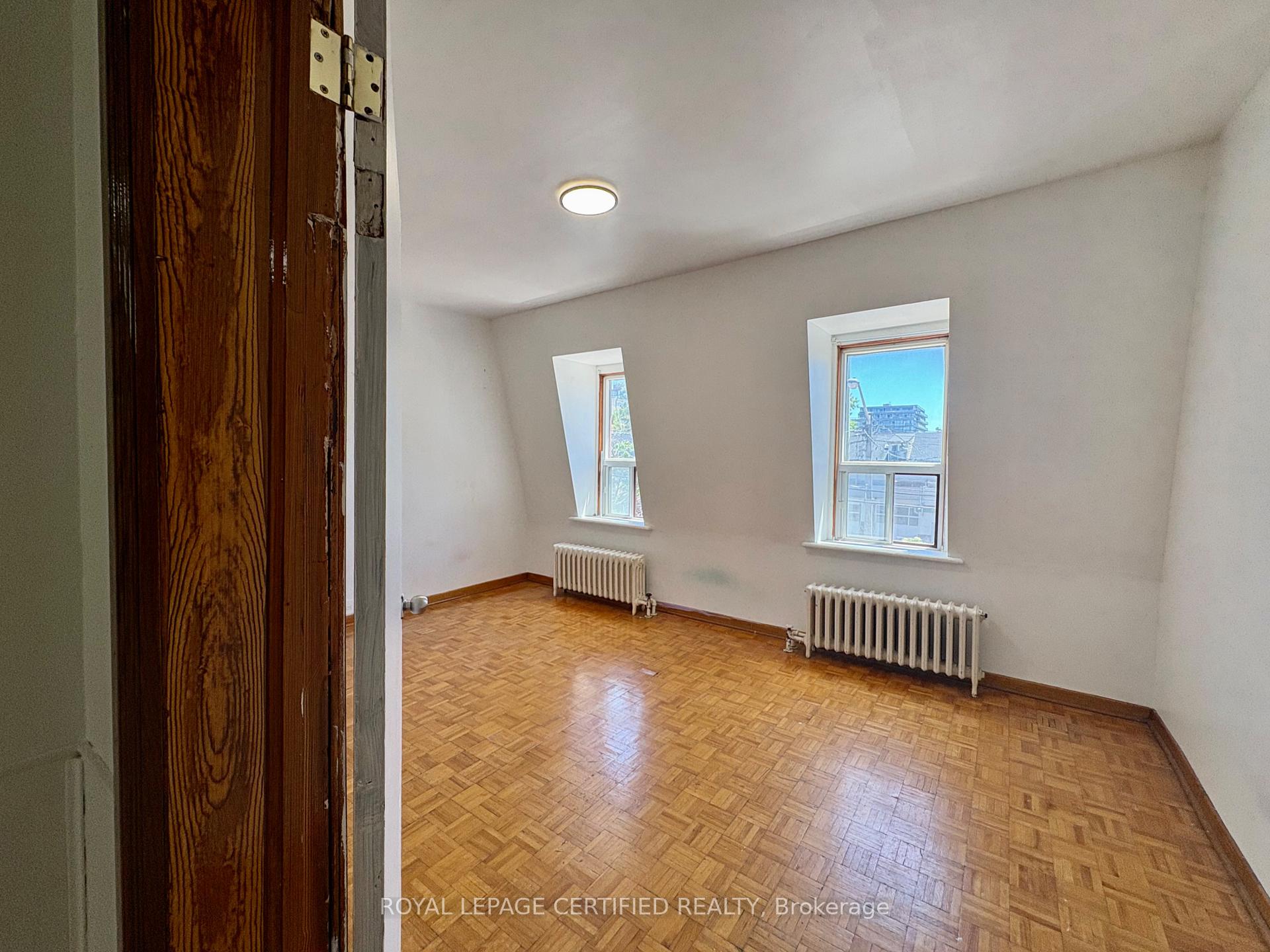 Photo 23 of 36 Mitchell Avenue, Toronto, Niagara — HOMEH