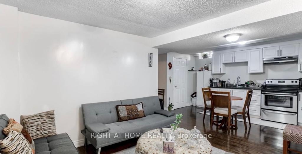 Photo 3 of Unit Bsmt, 5967 Leeside Crescent, Mississauga, Central Erin Mills — HOMEH
