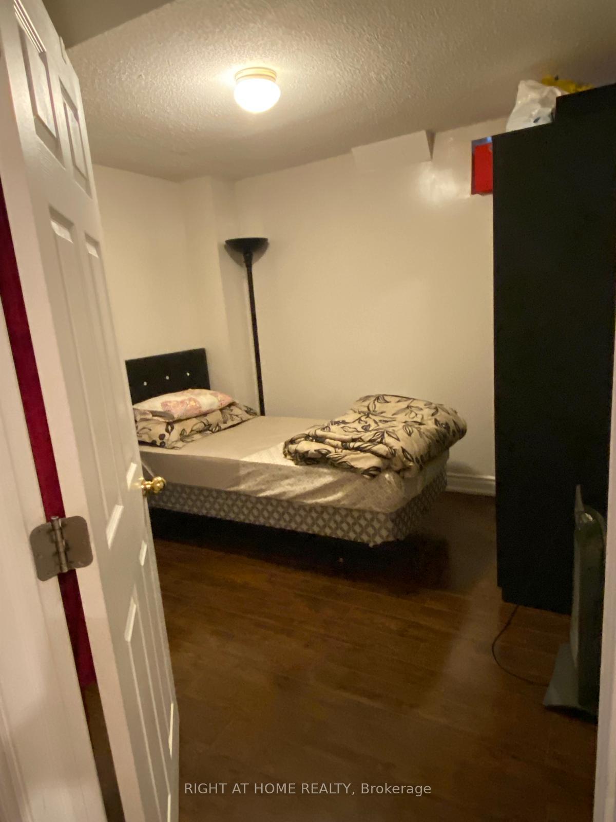 Photo 8 of Unit Bsmt, 5967 Leeside Crescent, Mississauga, Central Erin Mills — HOMEH