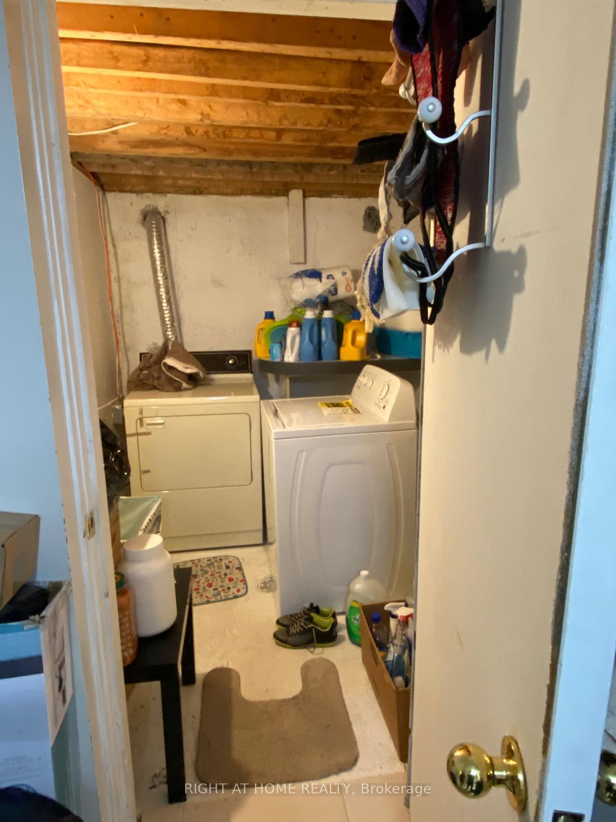 Photo 9 of Unit Bsmt, 5967 Leeside Crescent, Mississauga, Central Erin Mills — HOMEH