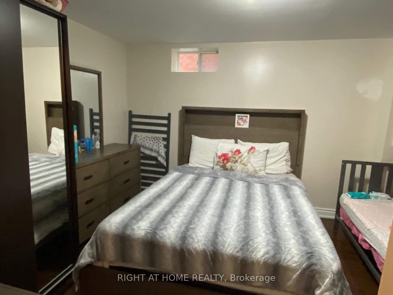 Photo 11 of Unit Bsmt, 5967 Leeside Crescent, Mississauga, Central Erin Mills — HOMEH