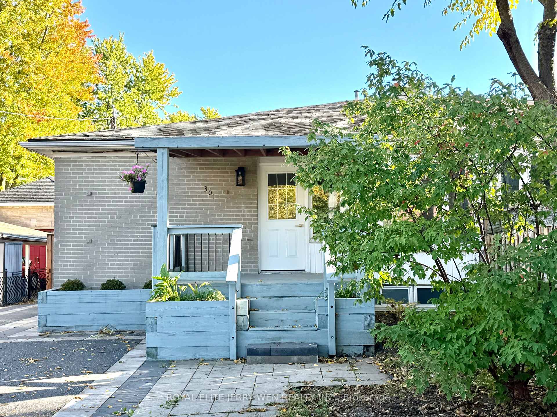 Photo of Unit Main, 301 Axminster Drive
