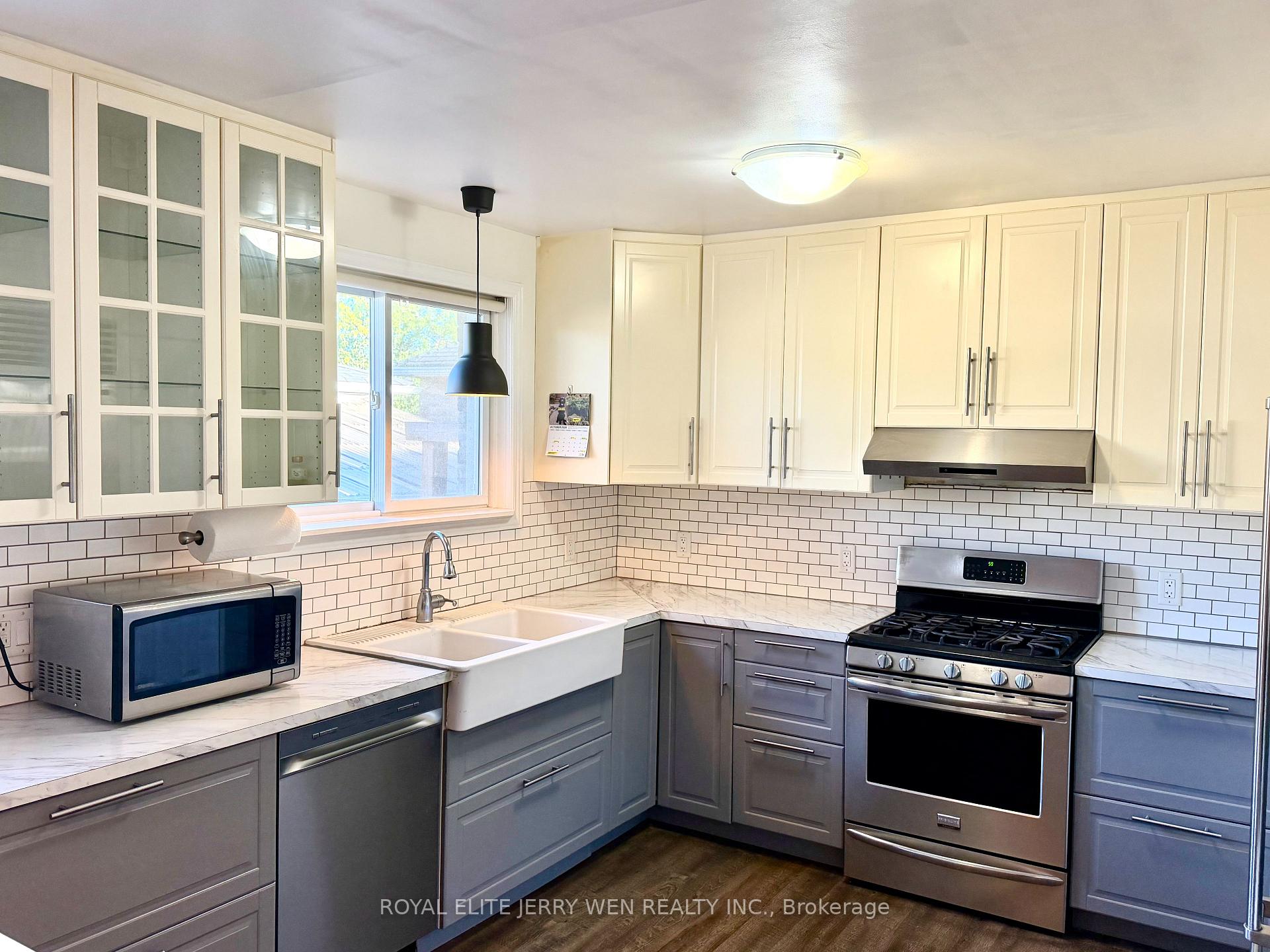 Photo 5 of Unit Main, 301 Axminster Drive, Richmond Hill, Crosby — HOMEH