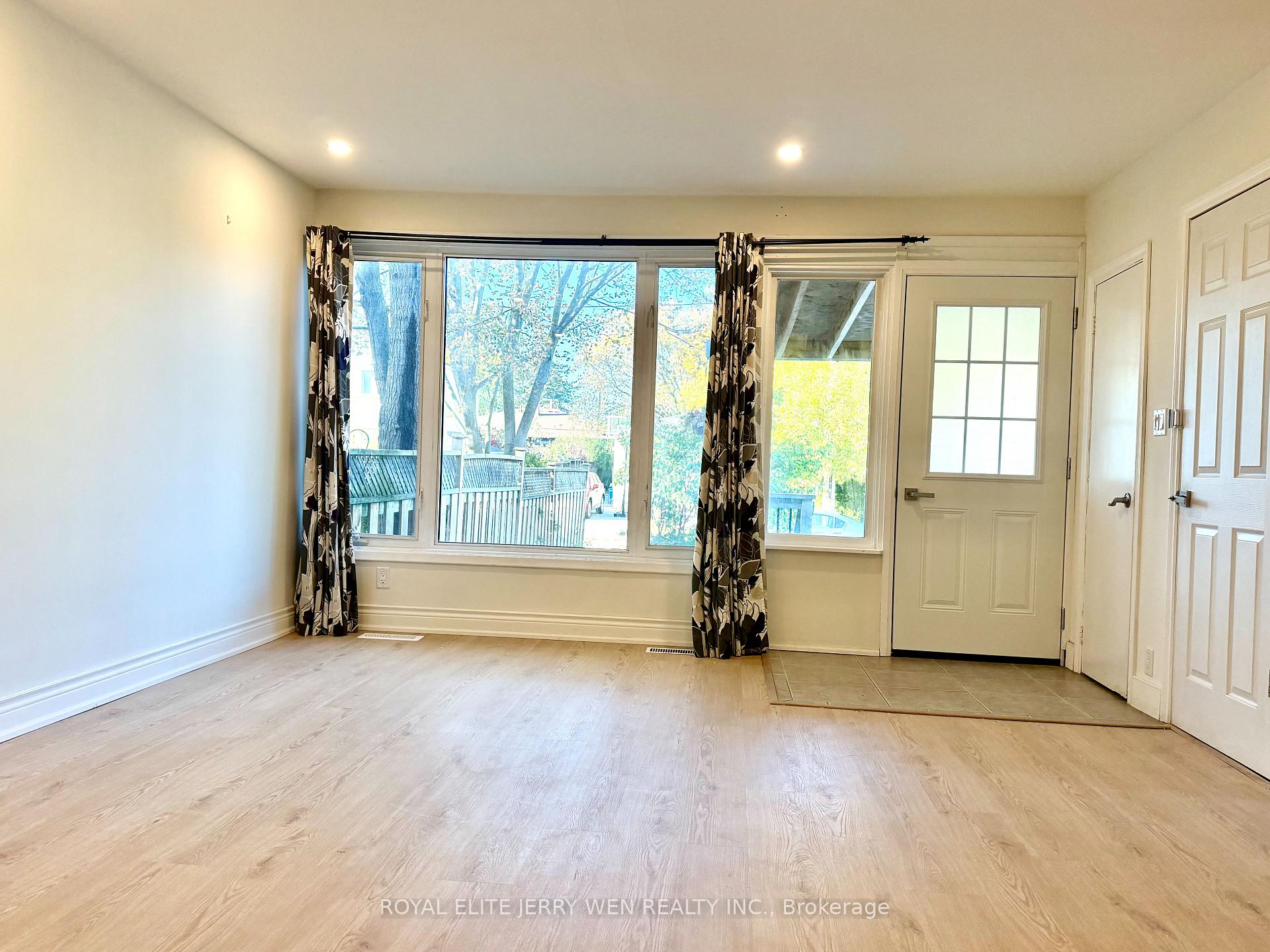 Photo 7 of Unit Main, 301 Axminster Drive, Richmond Hill, Crosby — HOMEH