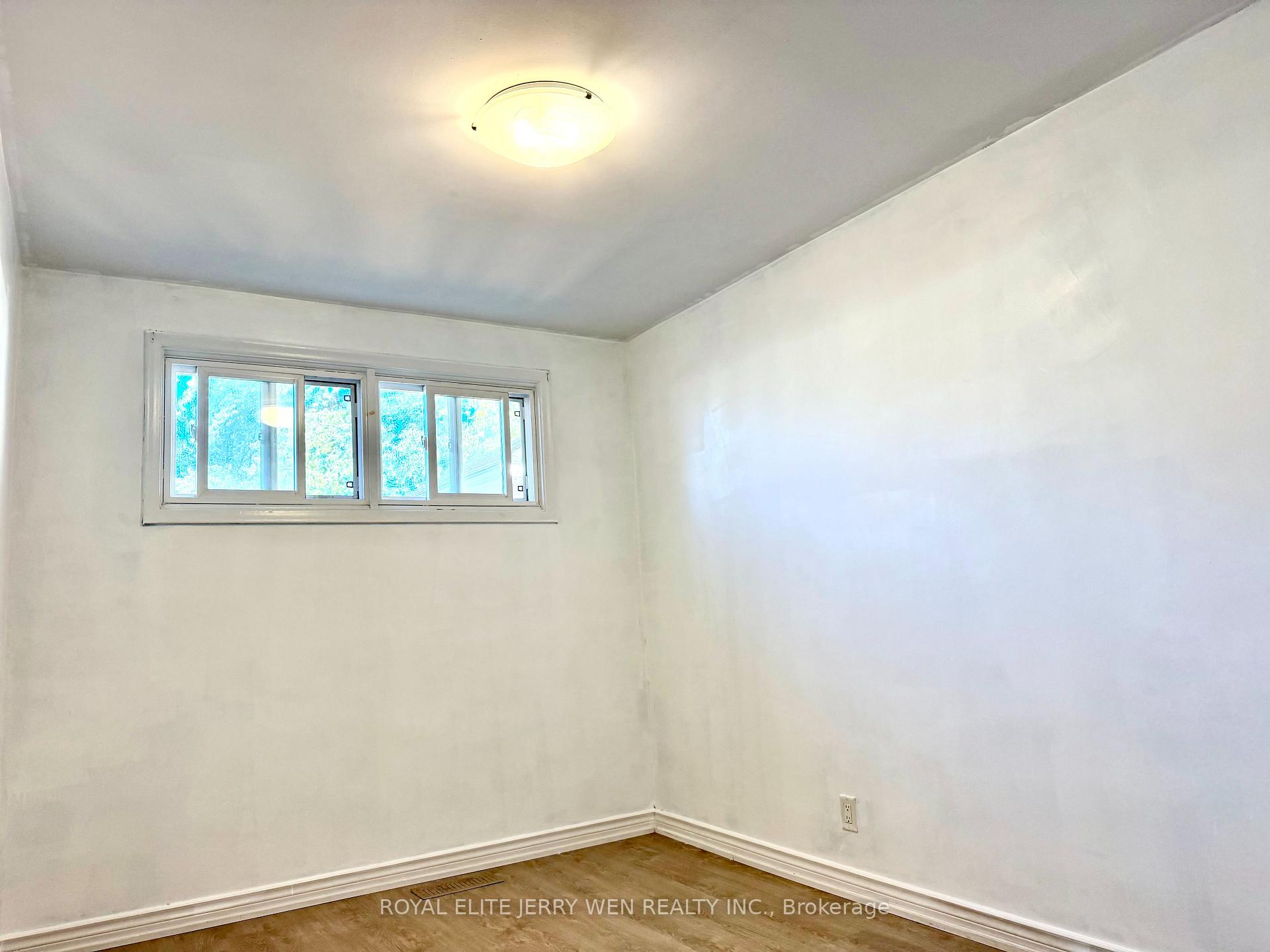 Photo 12 of Unit Main, 301 Axminster Drive, Richmond Hill, Crosby — HOMEH