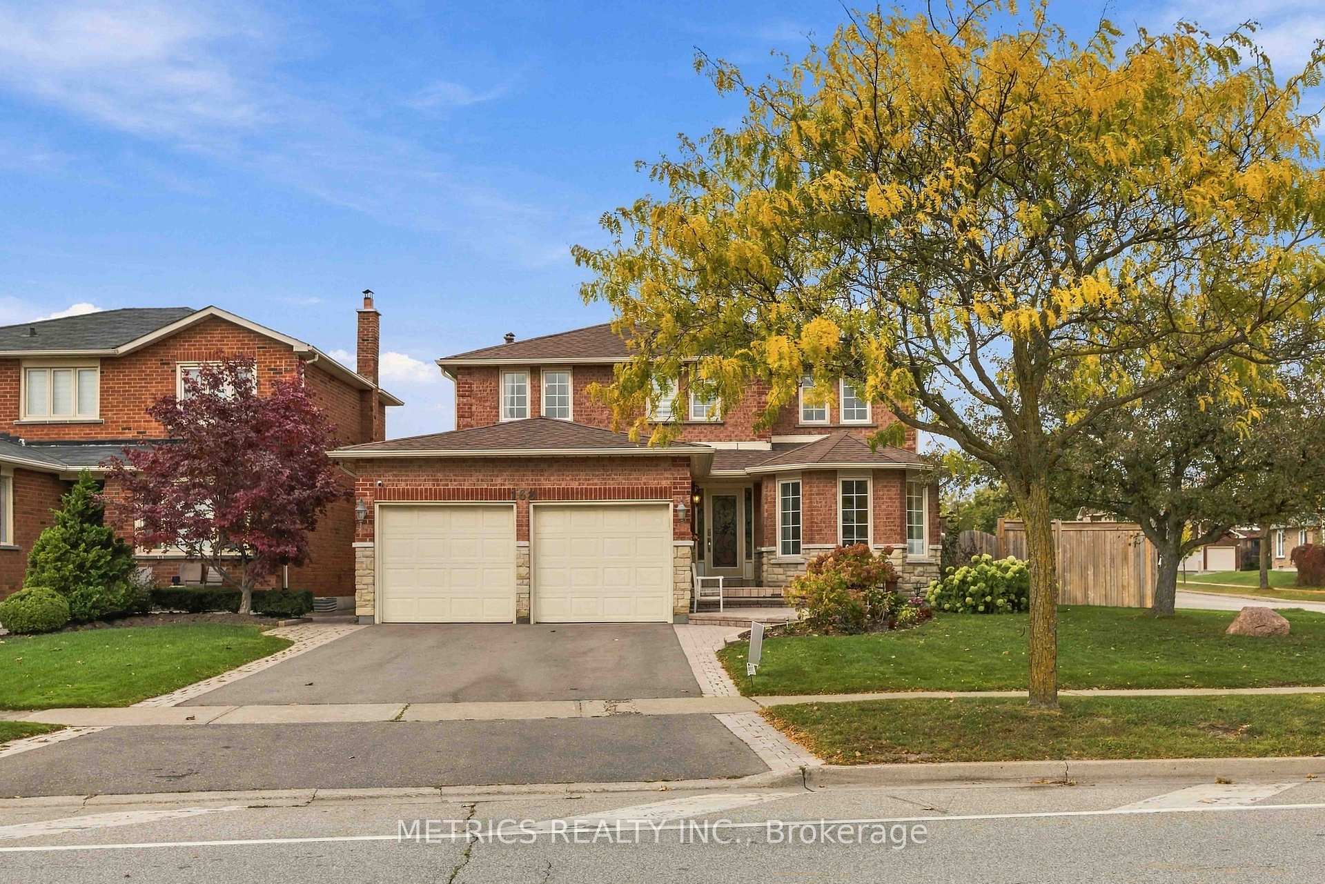 Photo 3 of 168 Fieldgate Drive, Vaughan, Maple — HOMEH