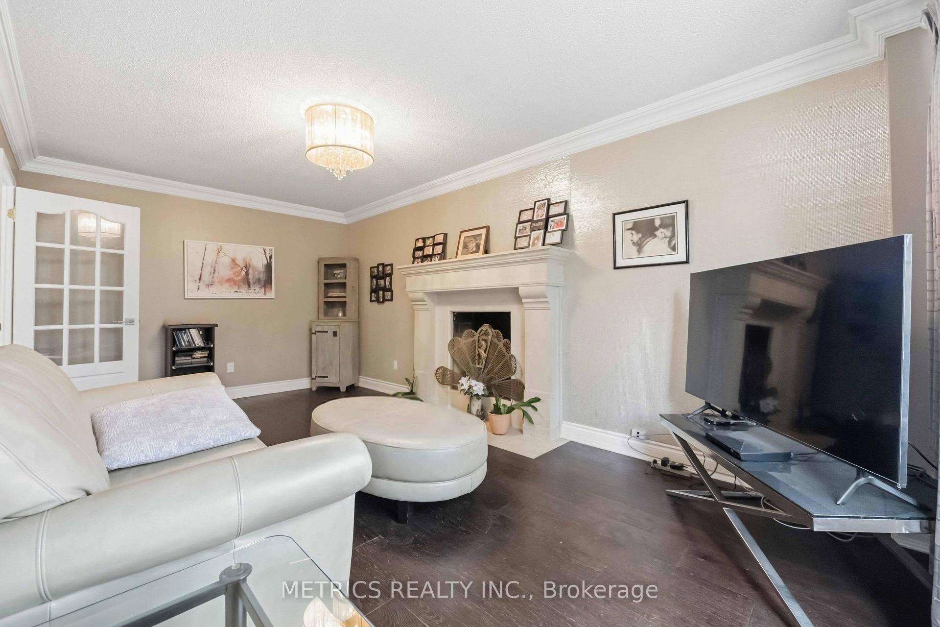 Photo 6 of 168 Fieldgate Drive, Vaughan, Maple — HOMEH