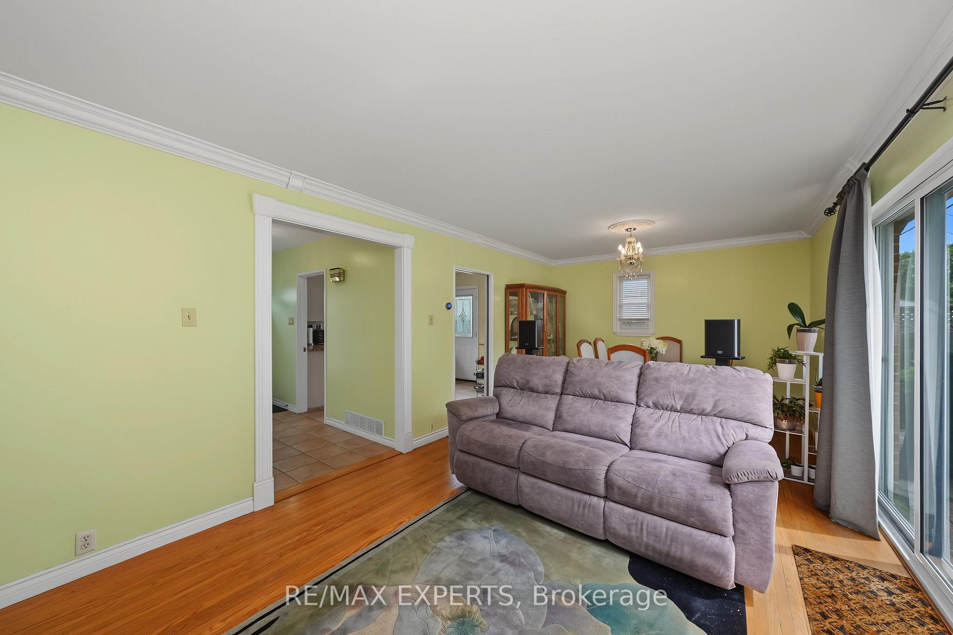 Photo 12 of 71 Dogwood Crescent, Scarborough, Bendale — HOMEH