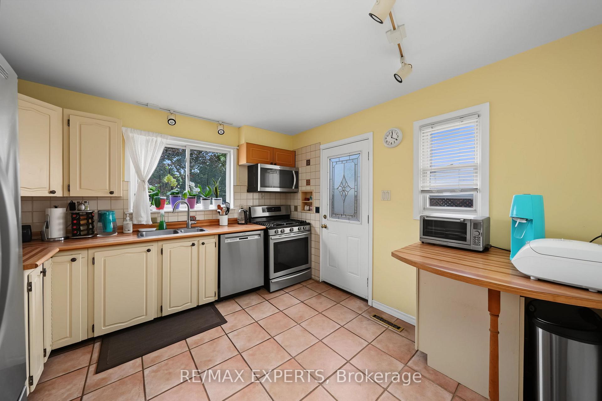 Photo 18 of 71 Dogwood Crescent, Scarborough, Bendale — HOMEH