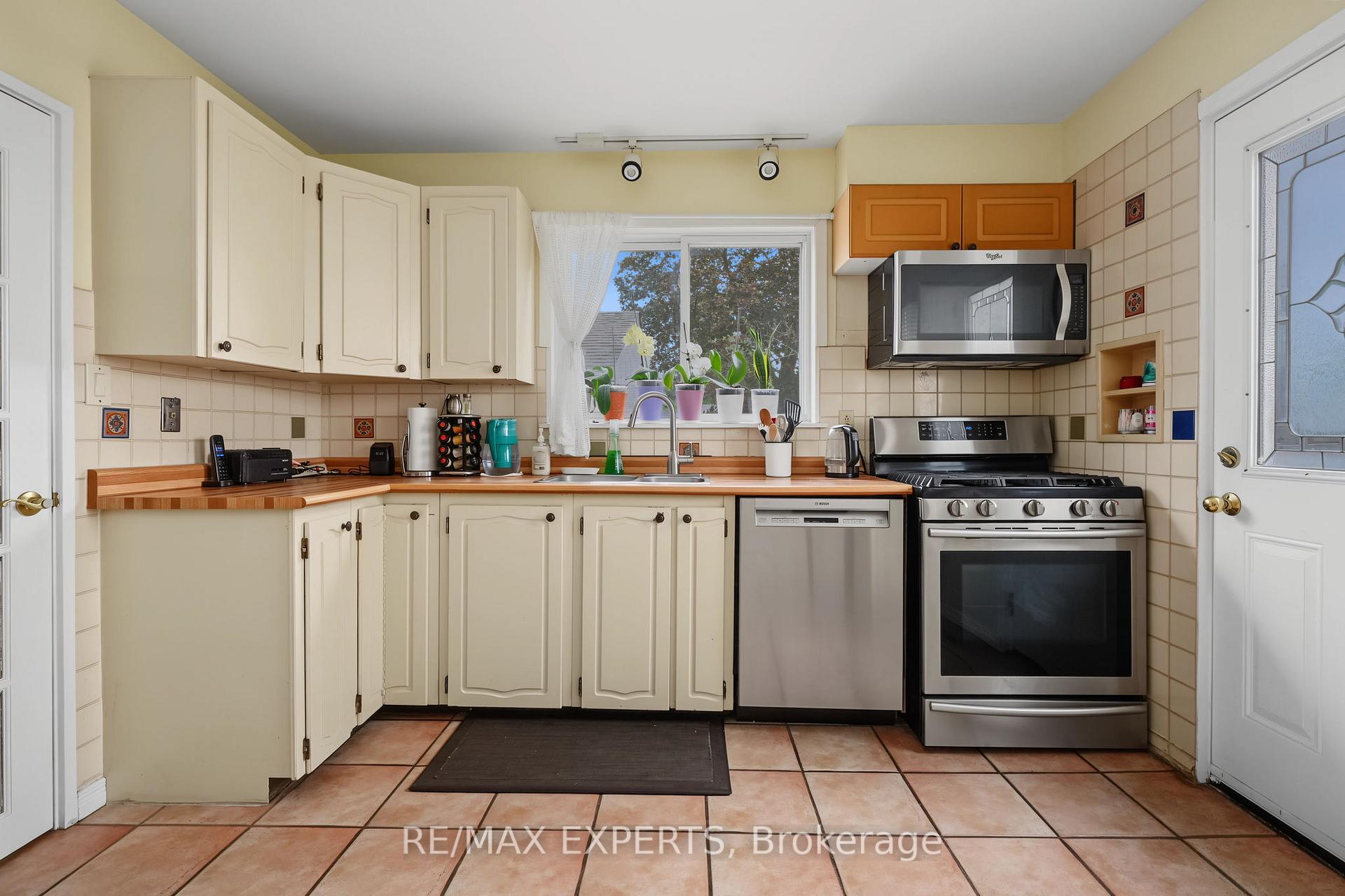 Photo 21 of 71 Dogwood Crescent, Scarborough, Bendale — HOMEH