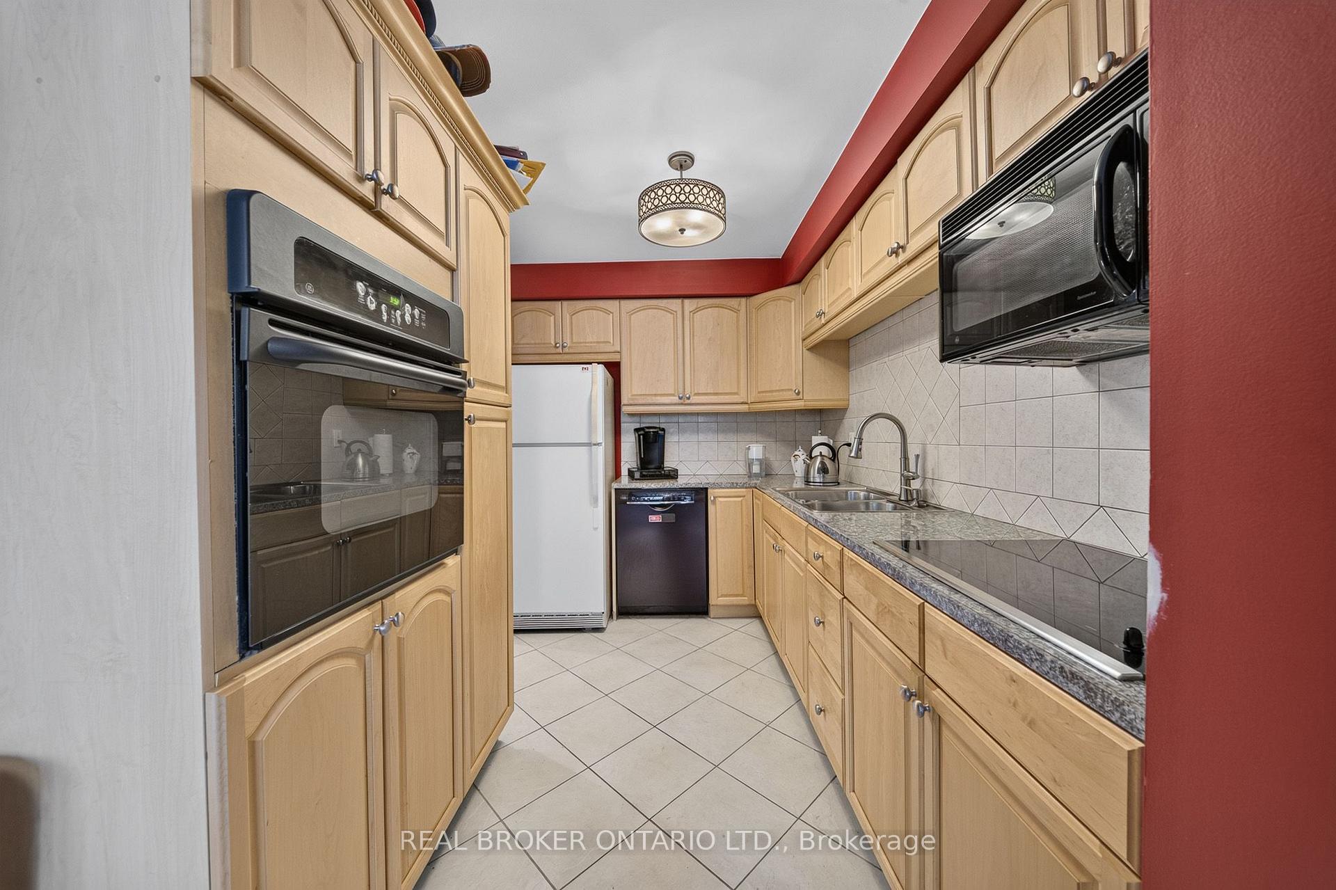 Photo 13 of 76 Golden Orchard Drive, Hamilton, Gilkson — HOMEH