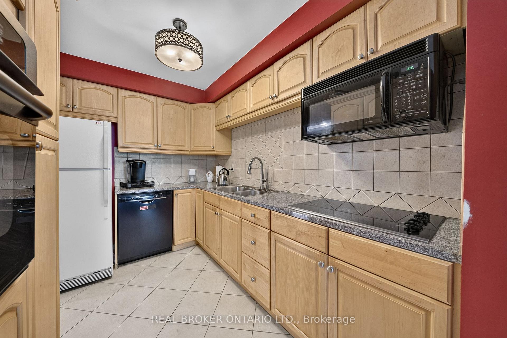 Photo 14 of 76 Golden Orchard Drive, Hamilton, Gilkson — HOMEH