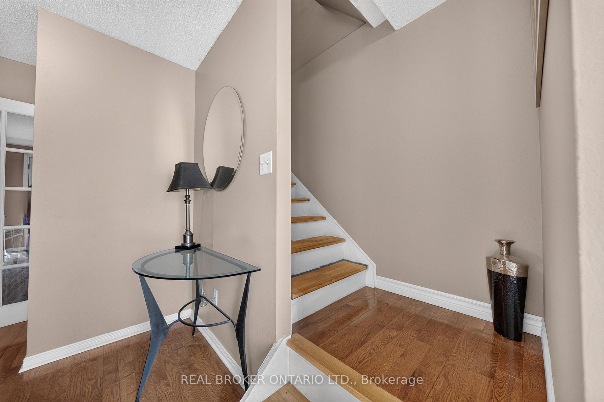 Photo 17 of 76 Golden Orchard Drive, Hamilton, Gilkson — HOMEH