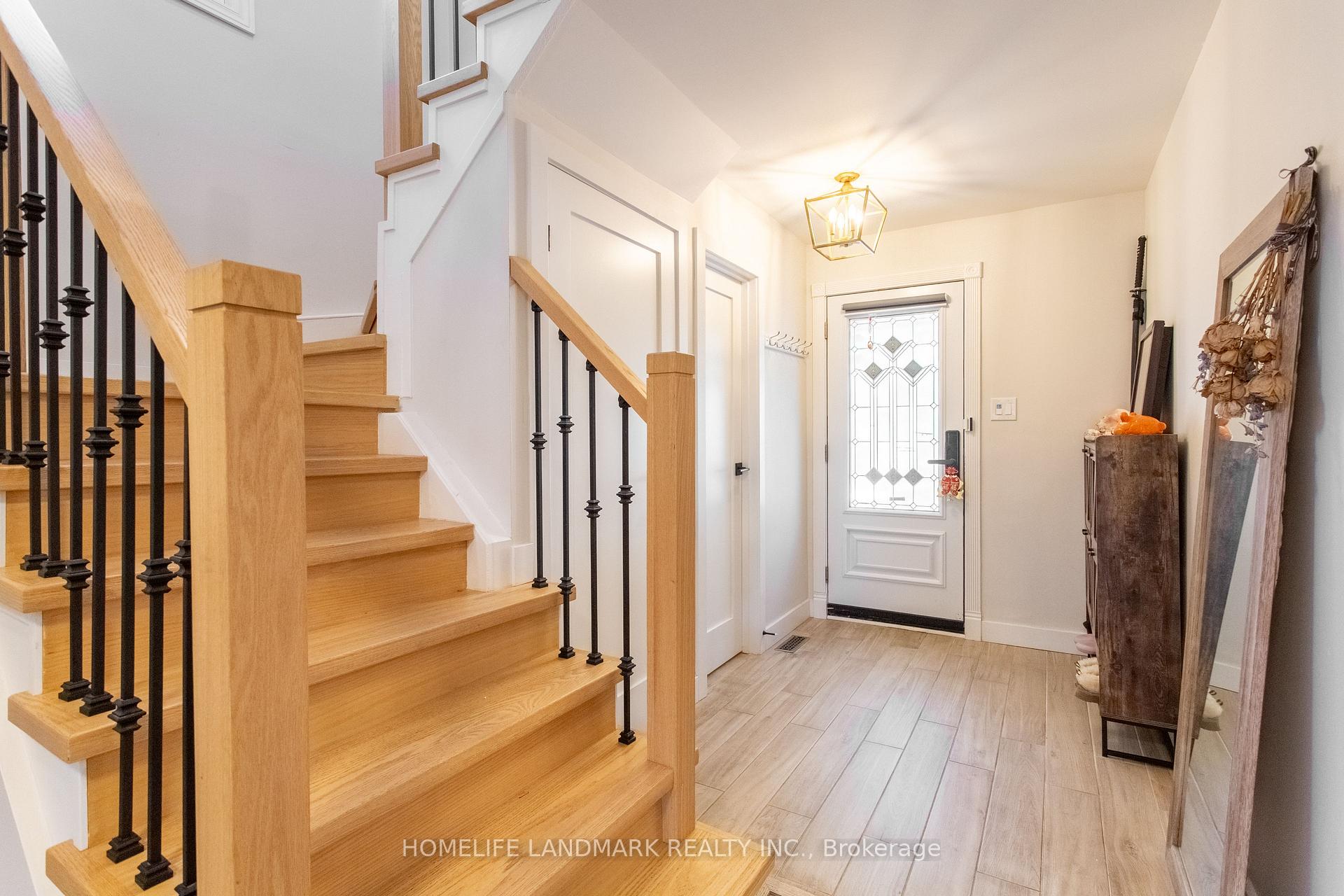 Photo 4 of 15 Foxglove Court, Markham, Unionville — HOMEH
