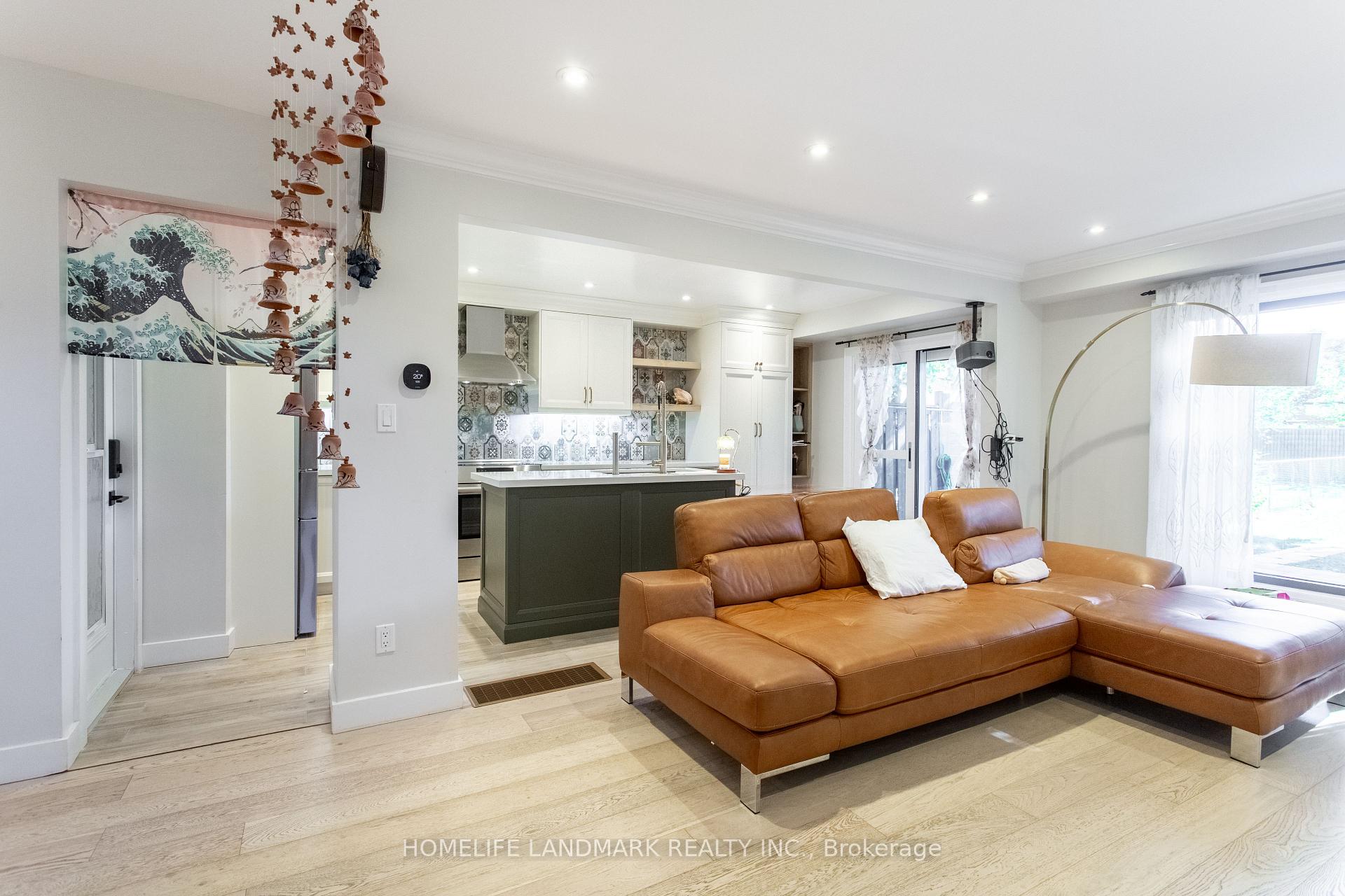 Photo 6 of 15 Foxglove Court, Markham, Unionville — HOMEH
