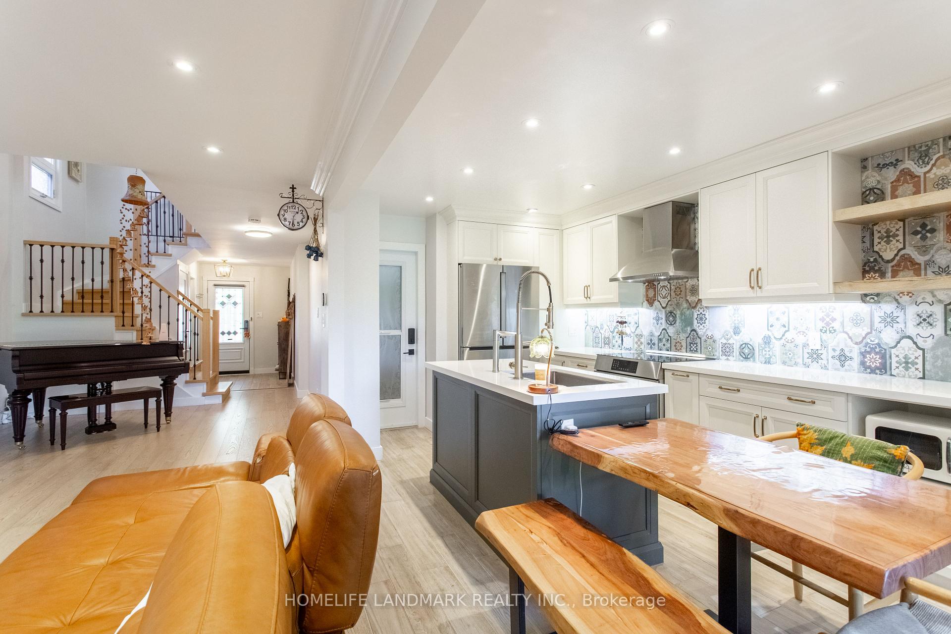Photo 5 of 15 Foxglove Court, Markham, Unionville — HOMEH