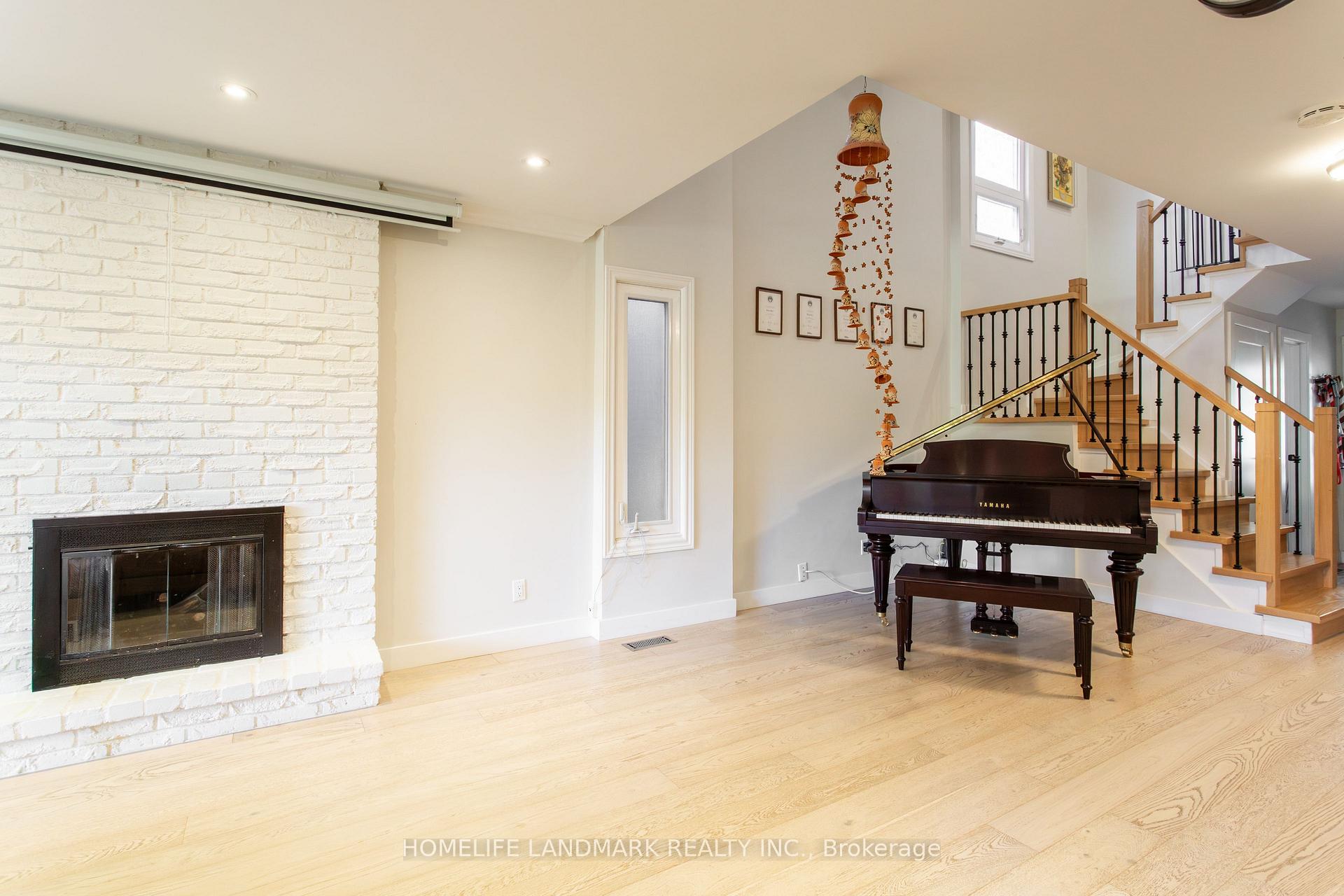 Photo 9 of 15 Foxglove Court, Markham, Unionville — HOMEH