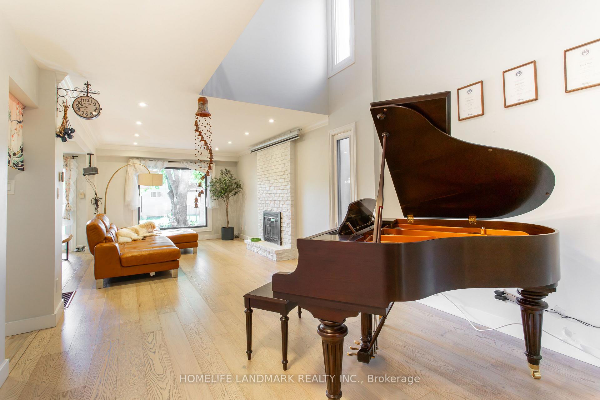 Photo 10 of 15 Foxglove Court, Markham, Unionville — HOMEH