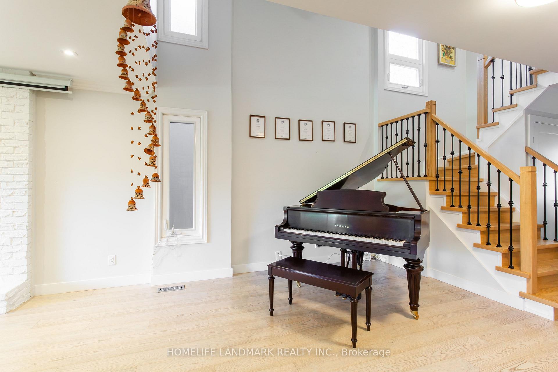 Photo 13 of 15 Foxglove Court, Markham, Unionville — HOMEH