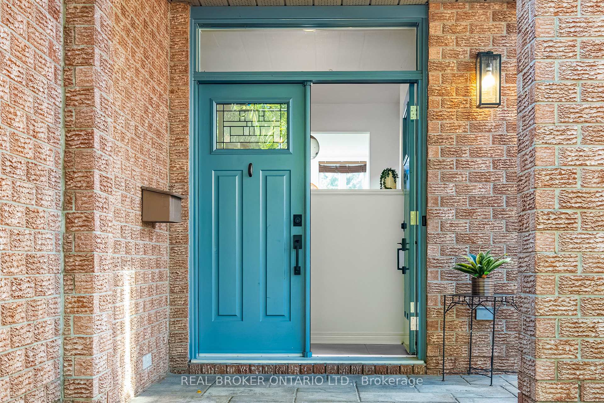 Photo 2 of 191 Thornbury Crescent, Ottawa, Centrepointe — HOMEH