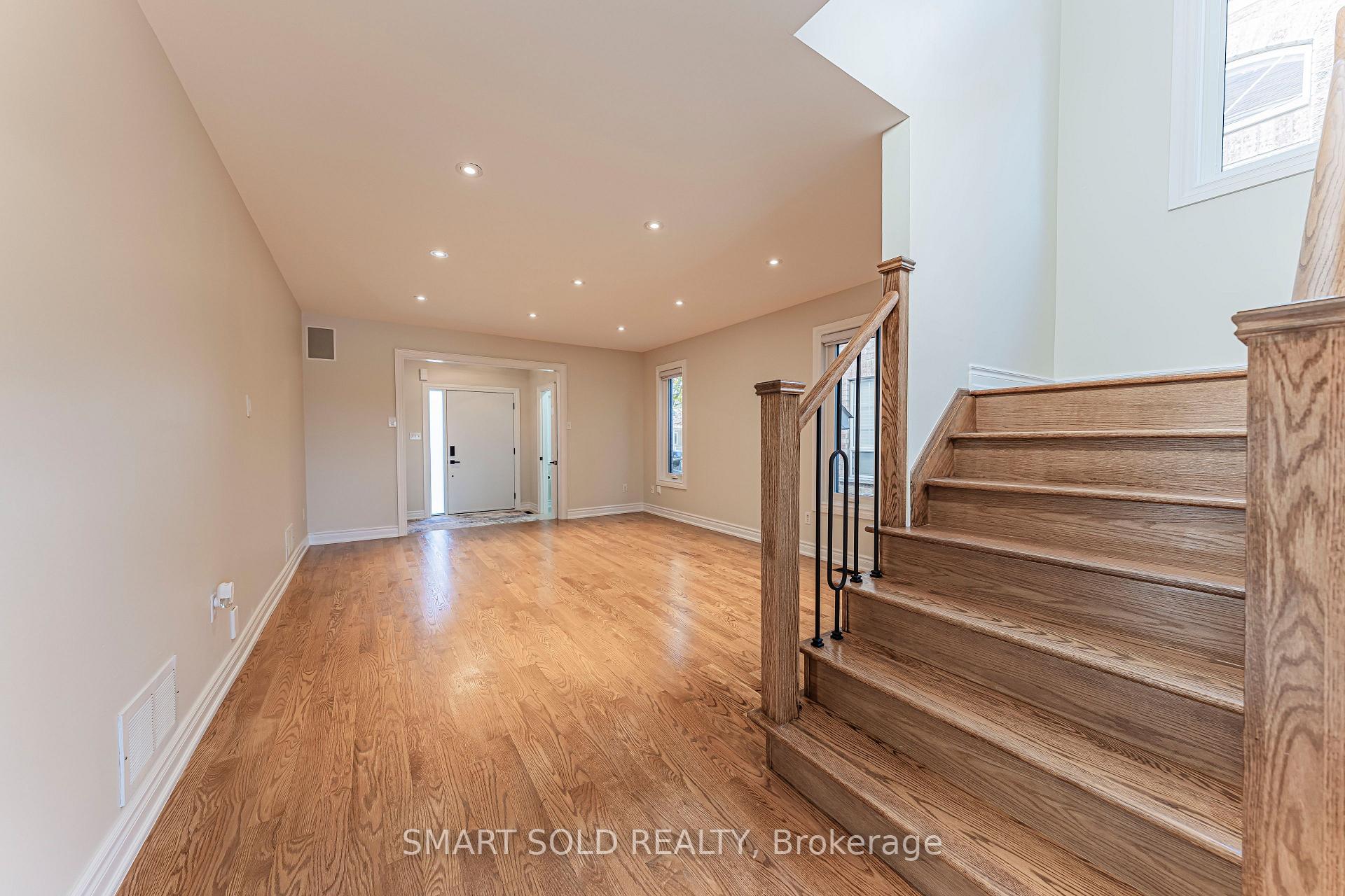 Photo 3 of 106 Bologna Road, Vaughan, Vellore Village — HOMEH