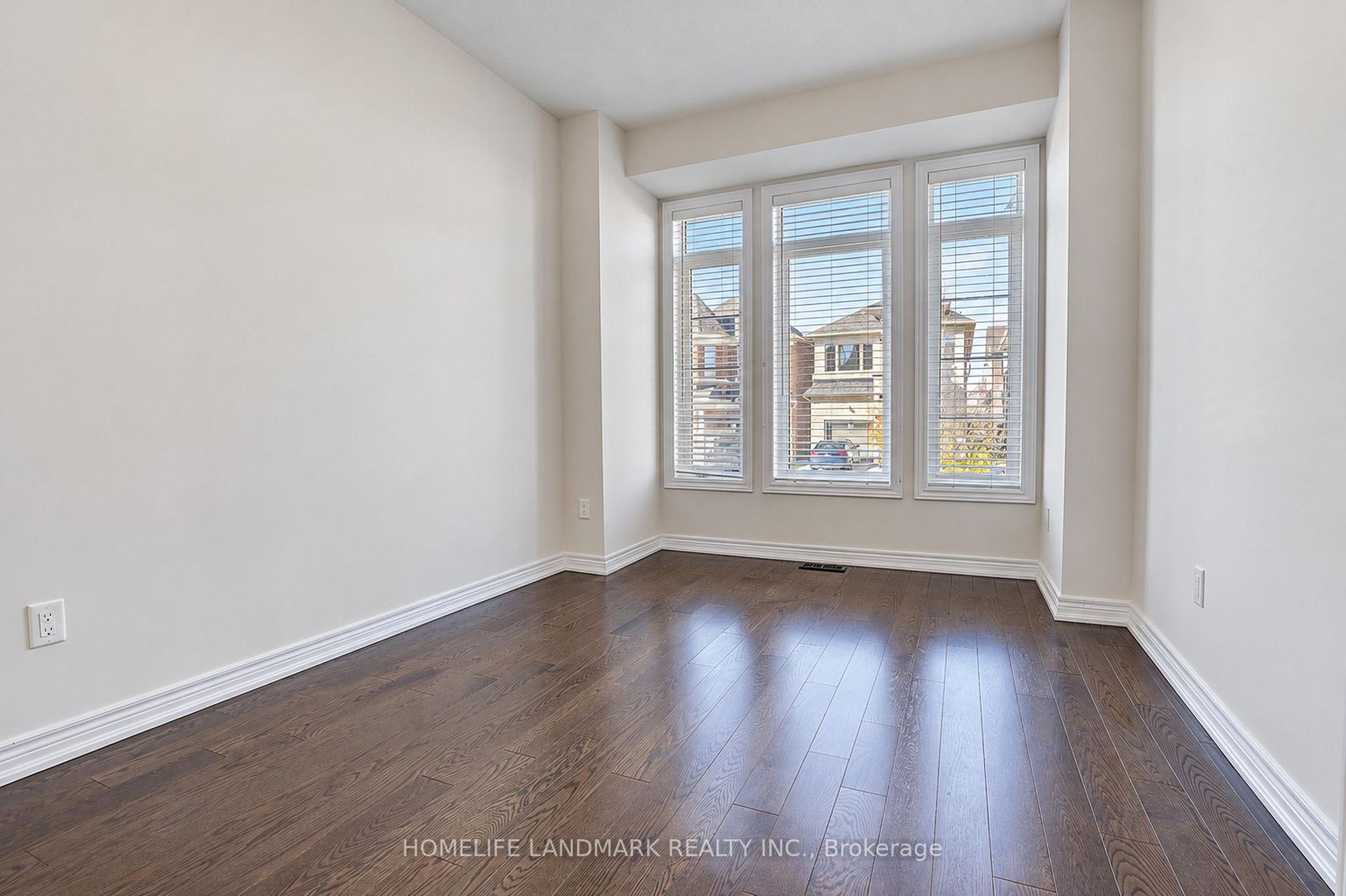 Photo 3 of 27 Applegate Drive, East Gwillimbury, Sharon — HOMEH