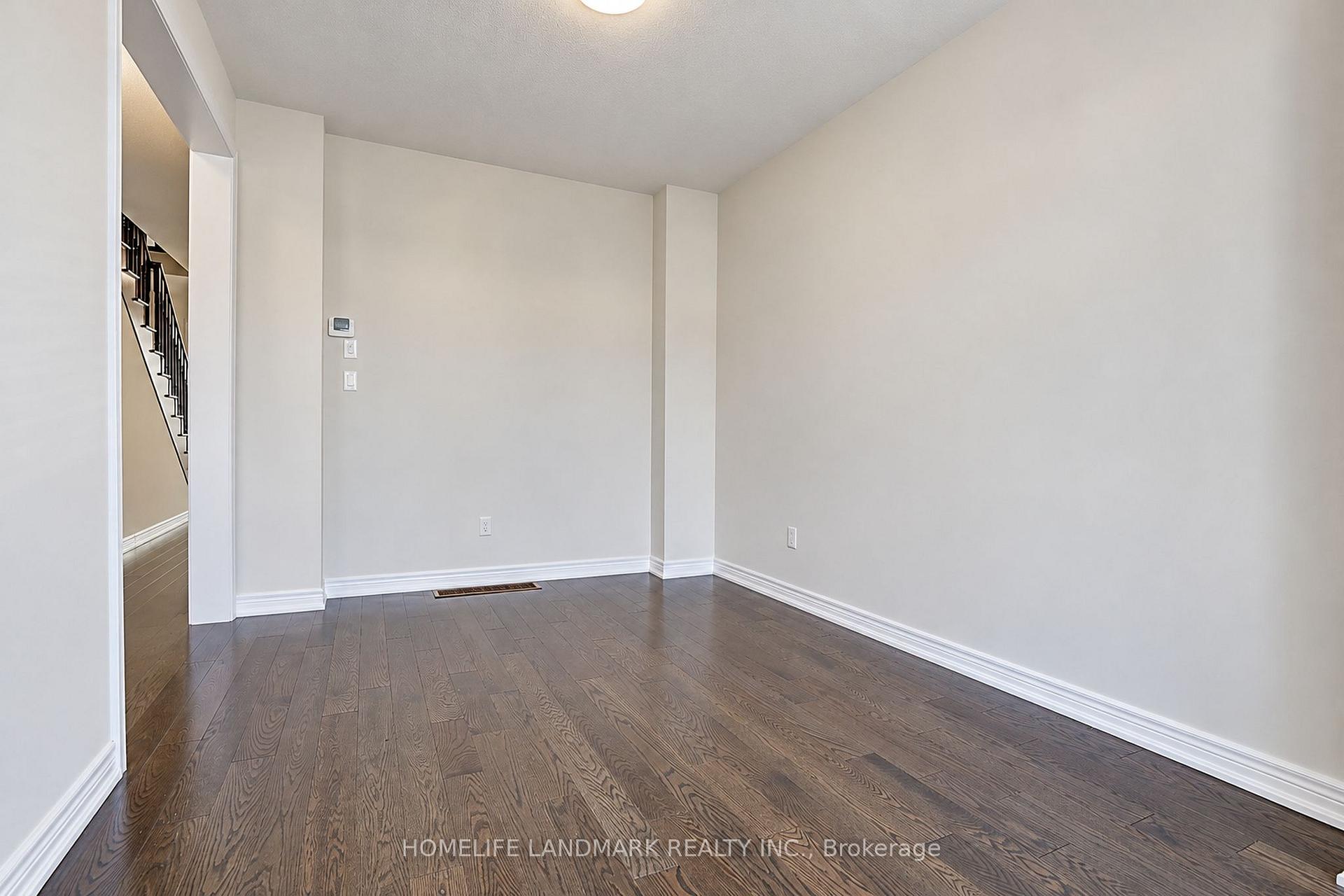 Photo 4 of 27 Applegate Drive, East Gwillimbury, Sharon — HOMEH