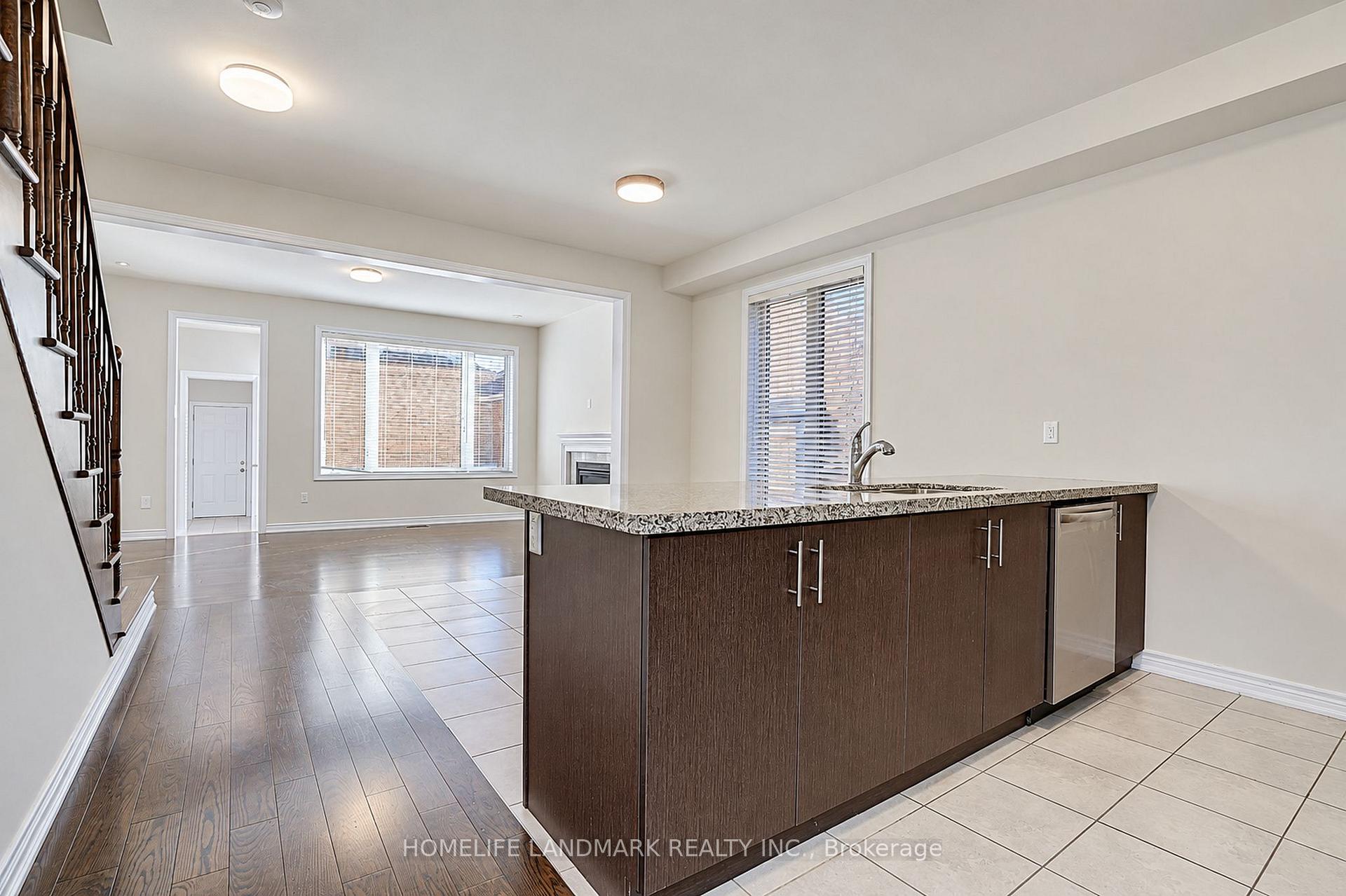 Photo 6 of 27 Applegate Drive, East Gwillimbury, Sharon — HOMEH