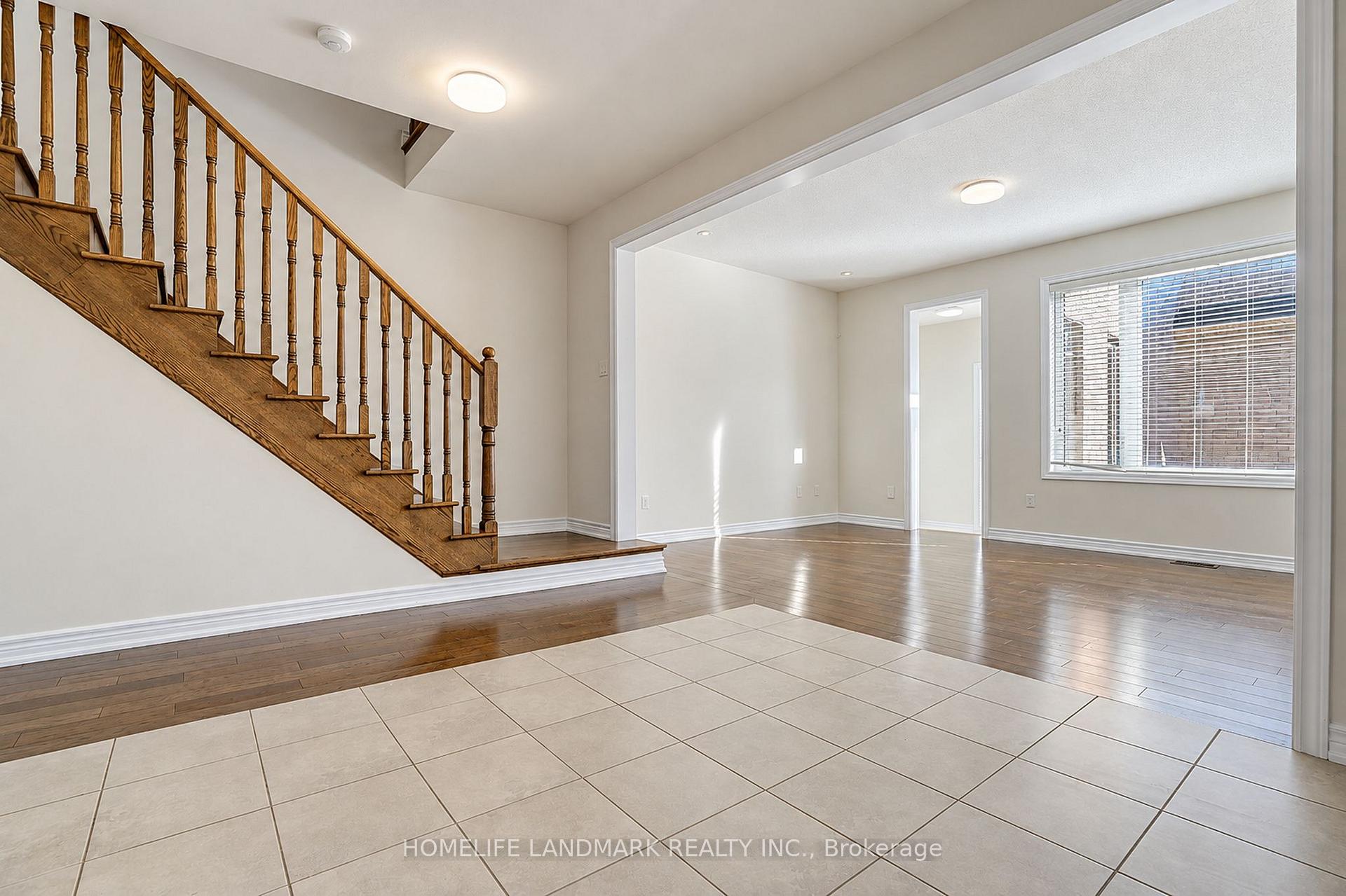 Photo 12 of 27 Applegate Drive, East Gwillimbury, Sharon — HOMEH