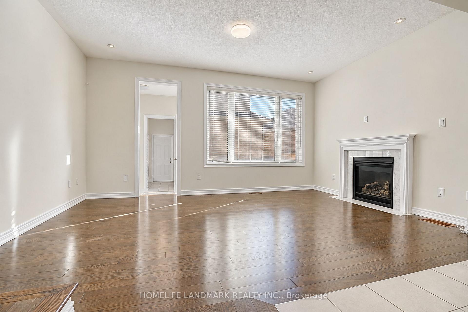 Photo 13 of 27 Applegate Drive, East Gwillimbury, Sharon — HOMEH