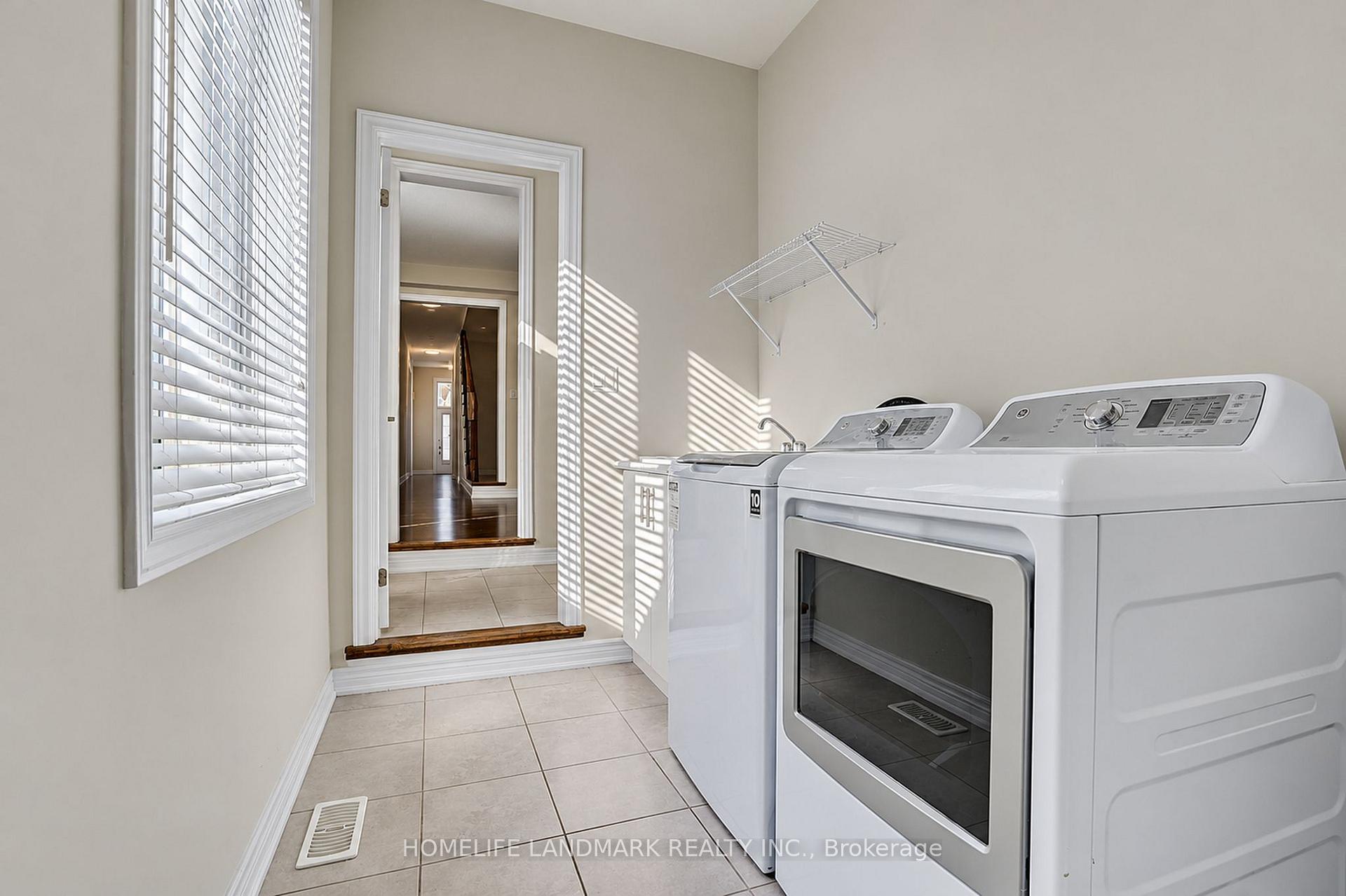 Photo 20 of 27 Applegate Drive, East Gwillimbury, Sharon — HOMEH