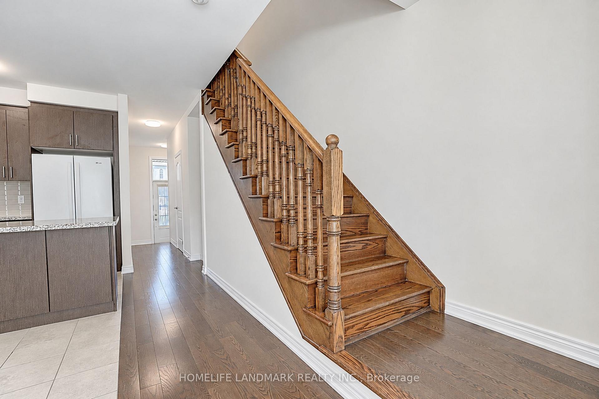 Photo 21 of 27 Applegate Drive, East Gwillimbury, Sharon — HOMEH