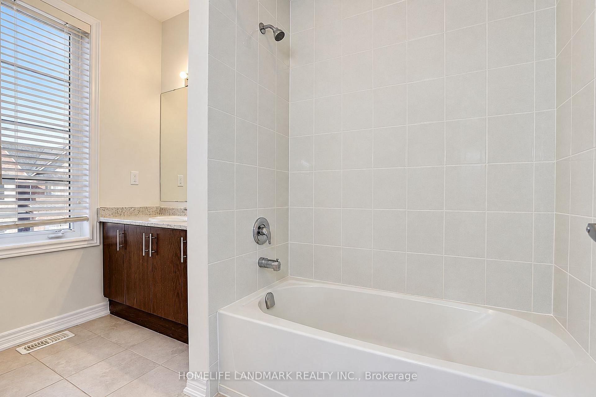 Photo 44 of 27 Applegate Drive, East Gwillimbury, Sharon — HOMEH