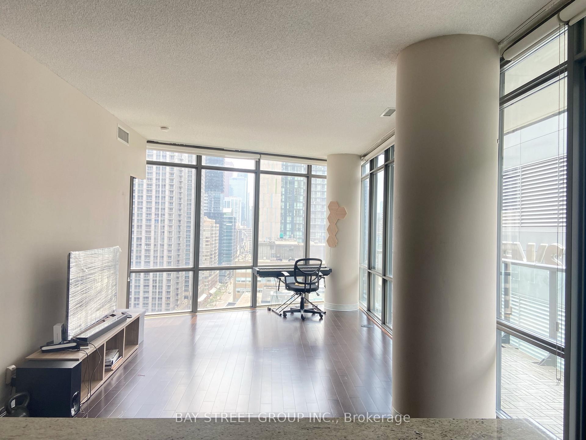 Photo 4 of Unit 1410, 832 Bay Street, Toronto, Bay Street Corridor — HOMEH