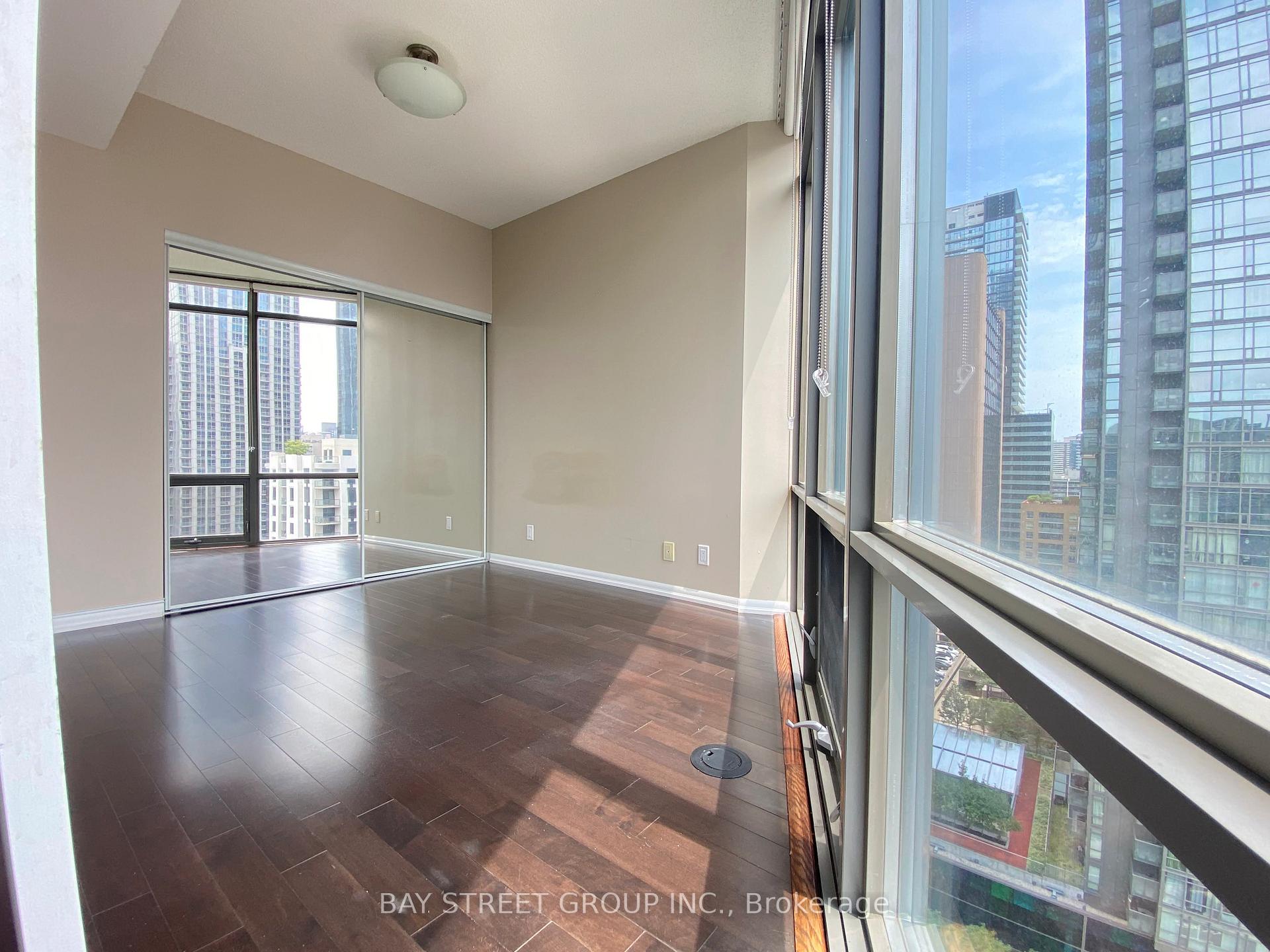 Photo 7 of Unit 1410, 832 Bay Street, Toronto, Bay Street Corridor — HOMEH