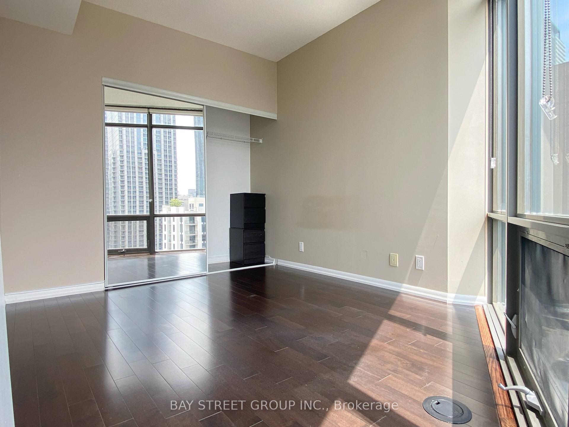 Photo 12 of Unit 1410, 832 Bay Street, Toronto, Bay Street Corridor — HOMEH