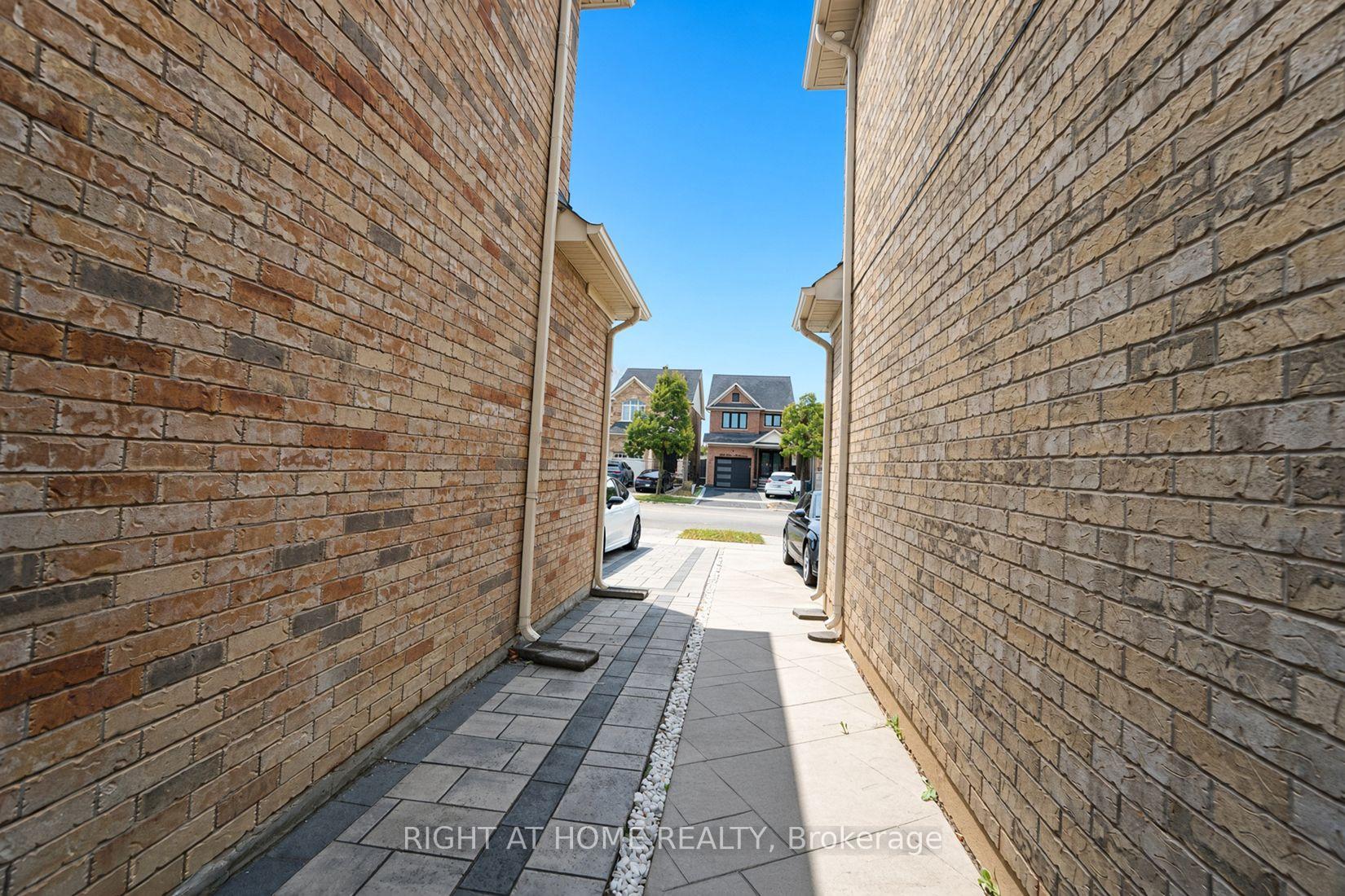 Photo 33 of 388 Vellore Park Avenue, Vaughan, Vellore Village — HOMEH
