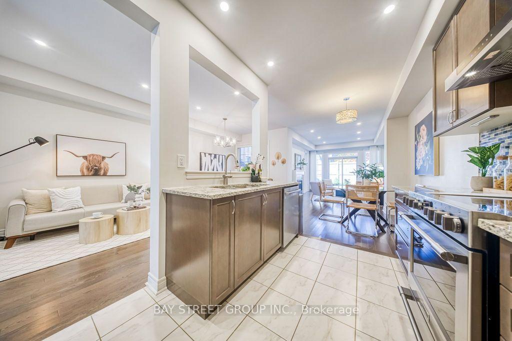 Photo 10 of 38 Port Arthur Crescent, Richmond Hill, Jefferson — HOMEH